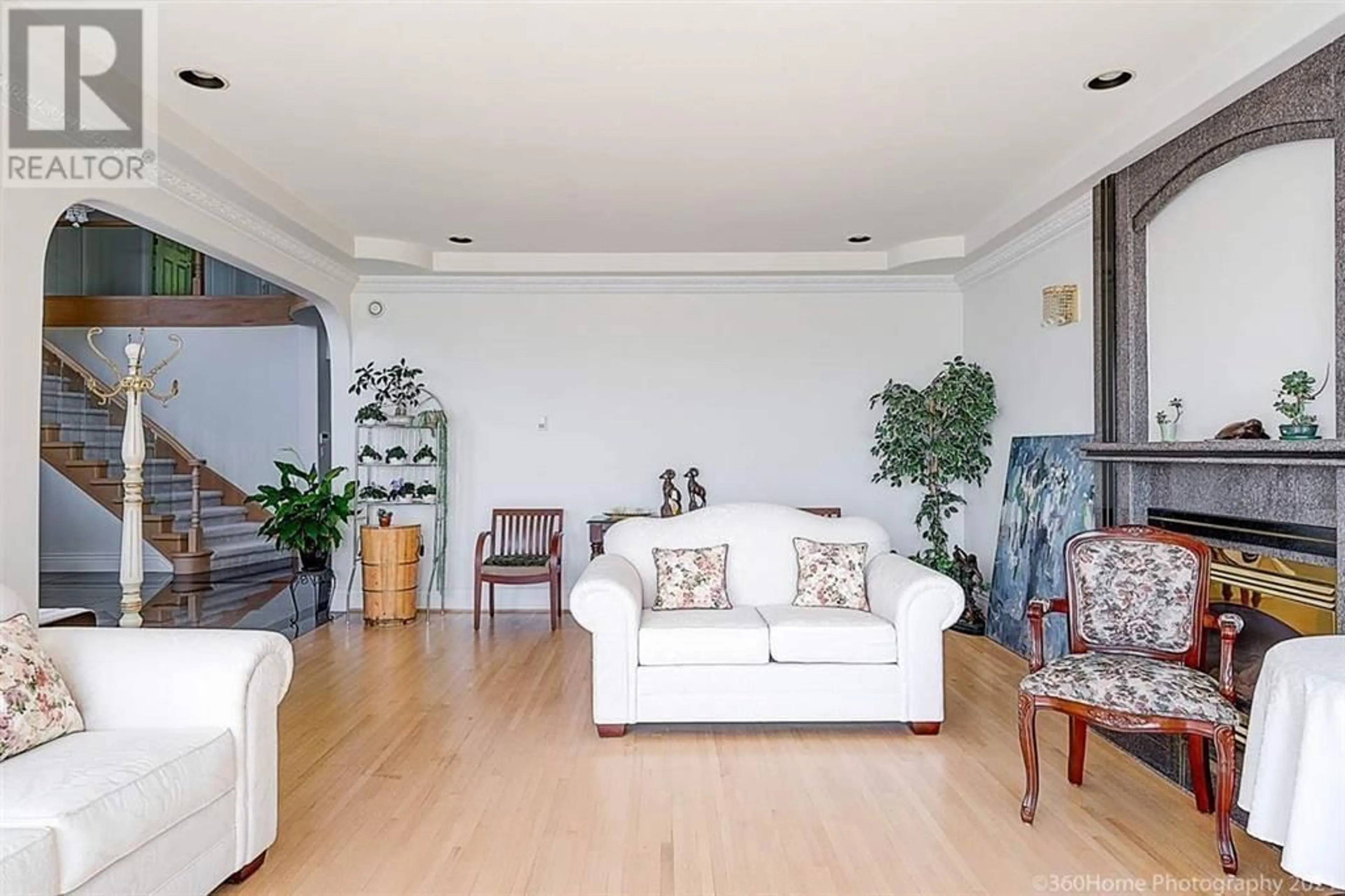 Living room, wood floors for 4139 CITADEL COURT, North Vancouver British Columbia V7K3C5