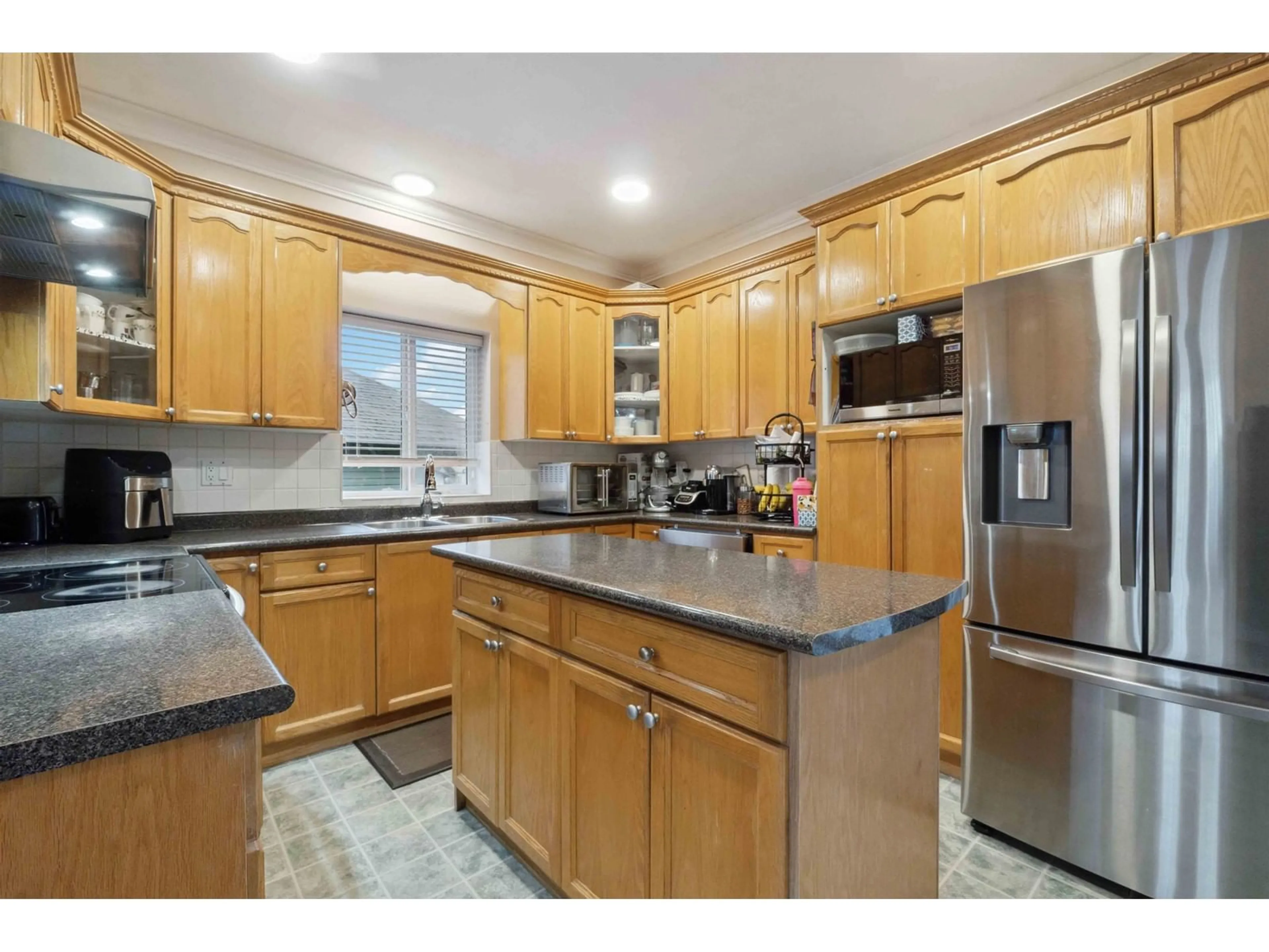 Kitchen, wood floors for 3626 SYLVAN PLACE, Abbotsford British Columbia V2T6W4