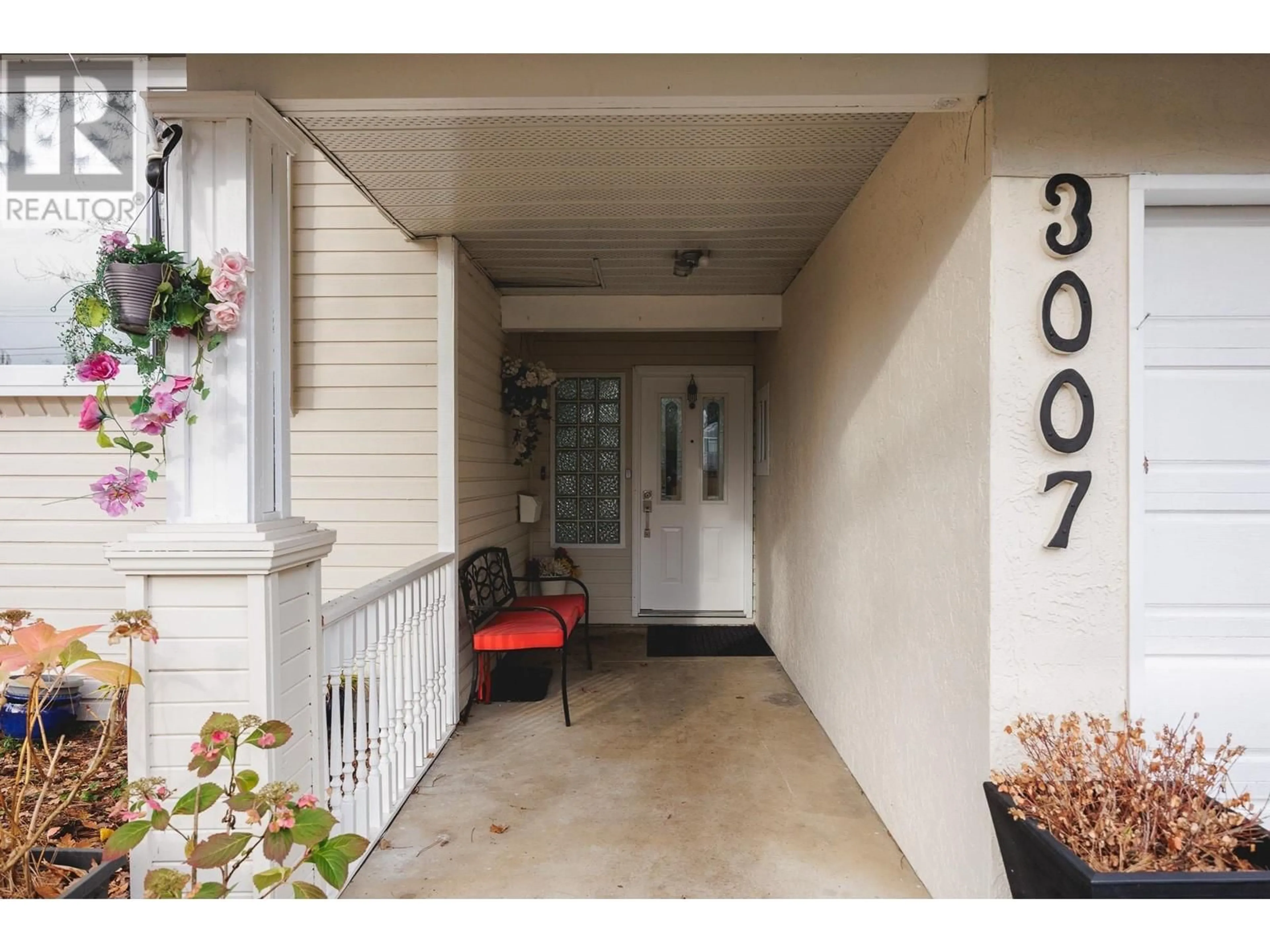 Indoor entryway for 3007 DEWDNEY TRUNK ROAD, Coquitlam British Columbia V3C2J5