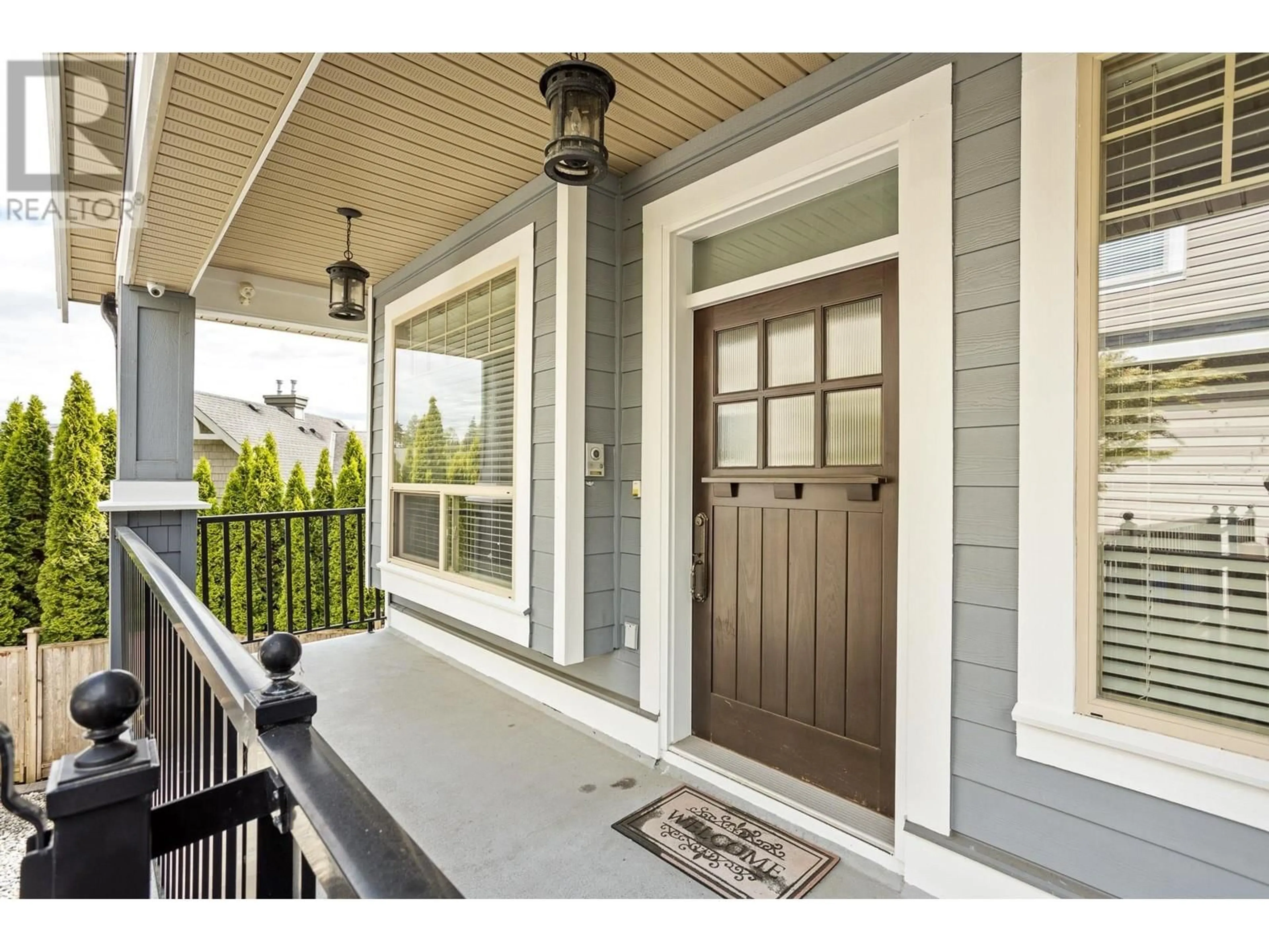 Indoor entryway, wood floors for 1370 PINETREE WAY, Coquitlam British Columbia V3E2Z4