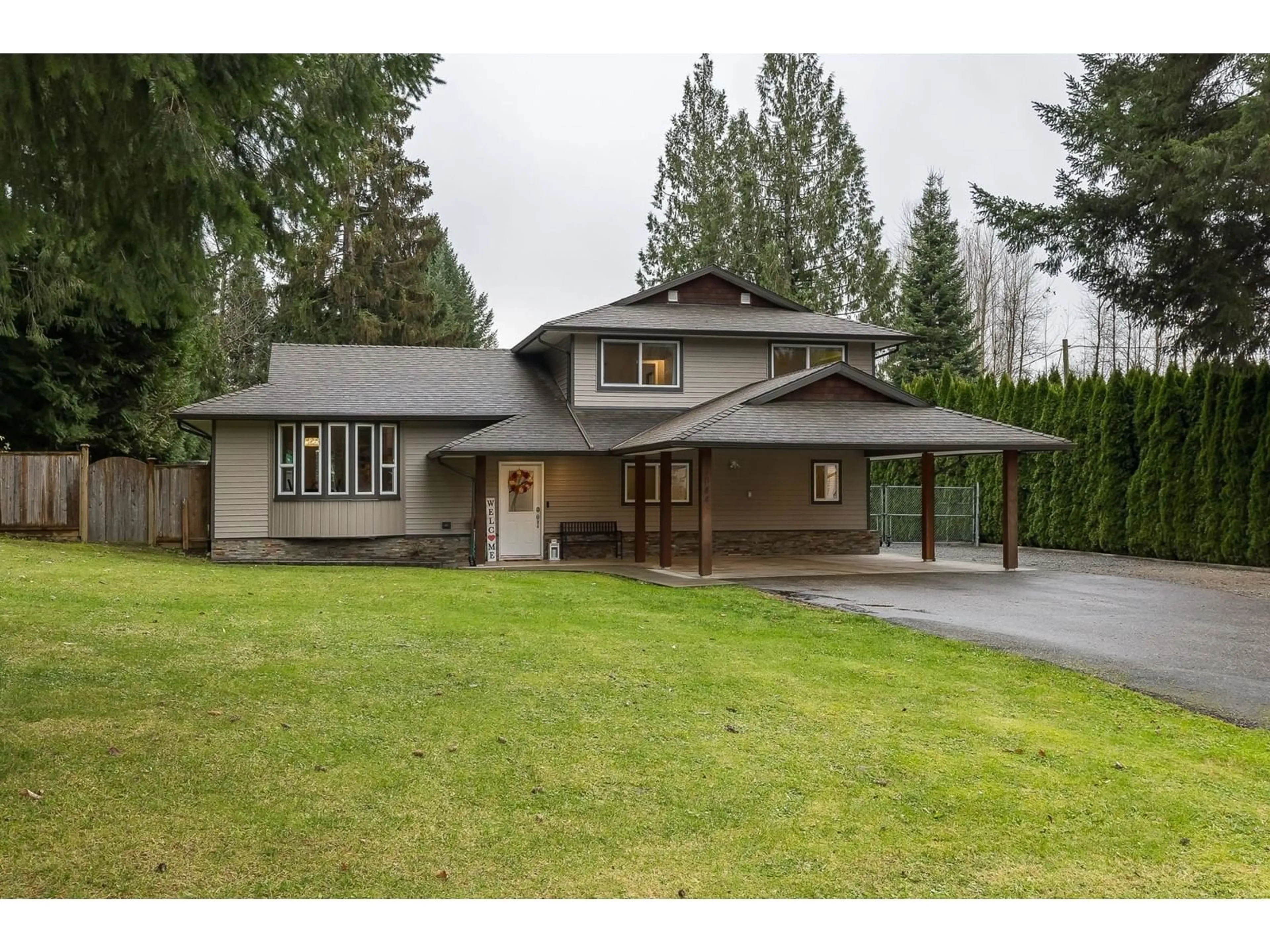 Frontside or backside of a home, cottage for 33044 DEWDNEY TRUNK ROAD, Mission British Columbia V2V6X6