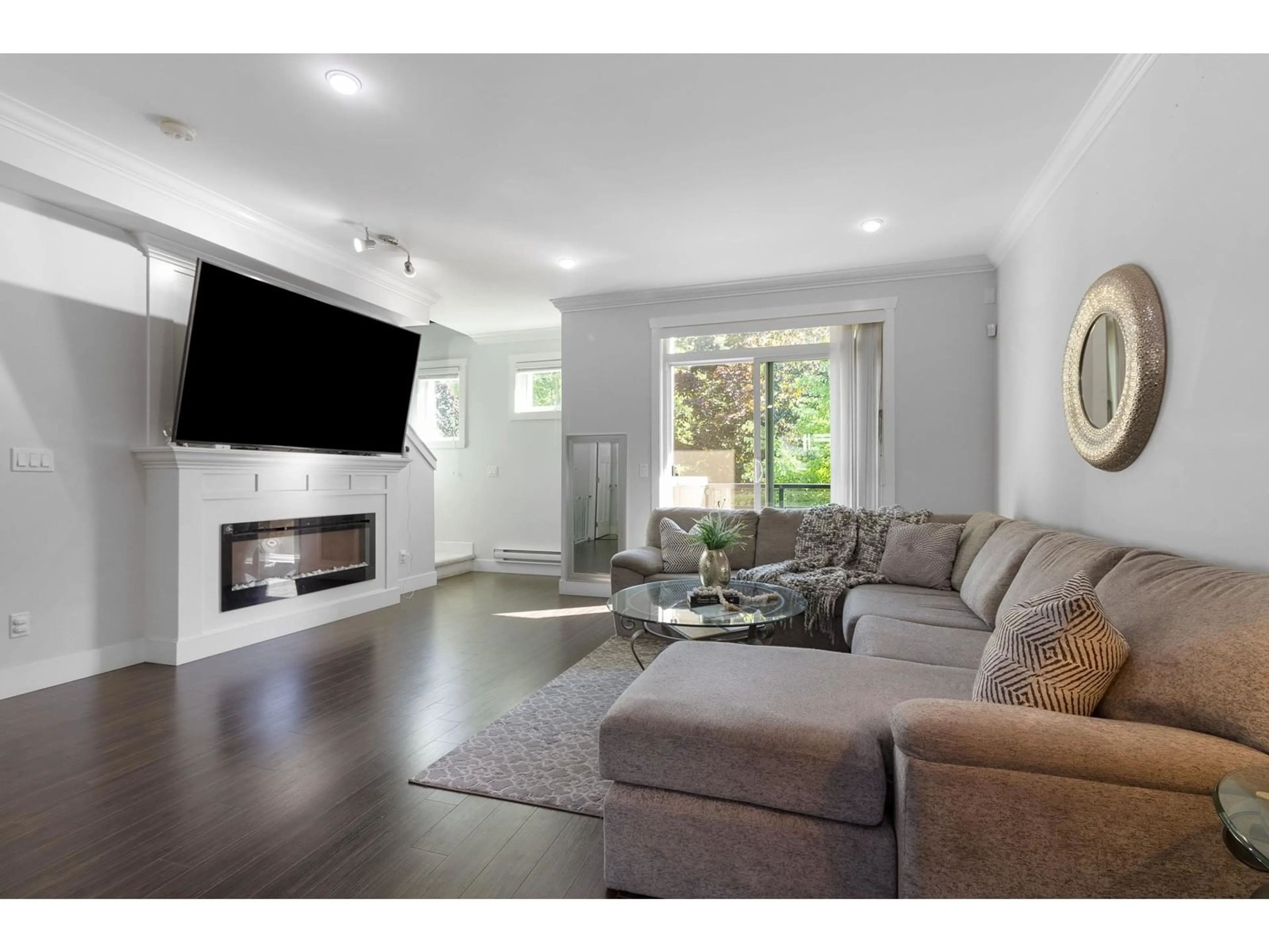 Living room, wood floors for 10 14285 64 AVENUE, Surrey British Columbia V3W1Z2