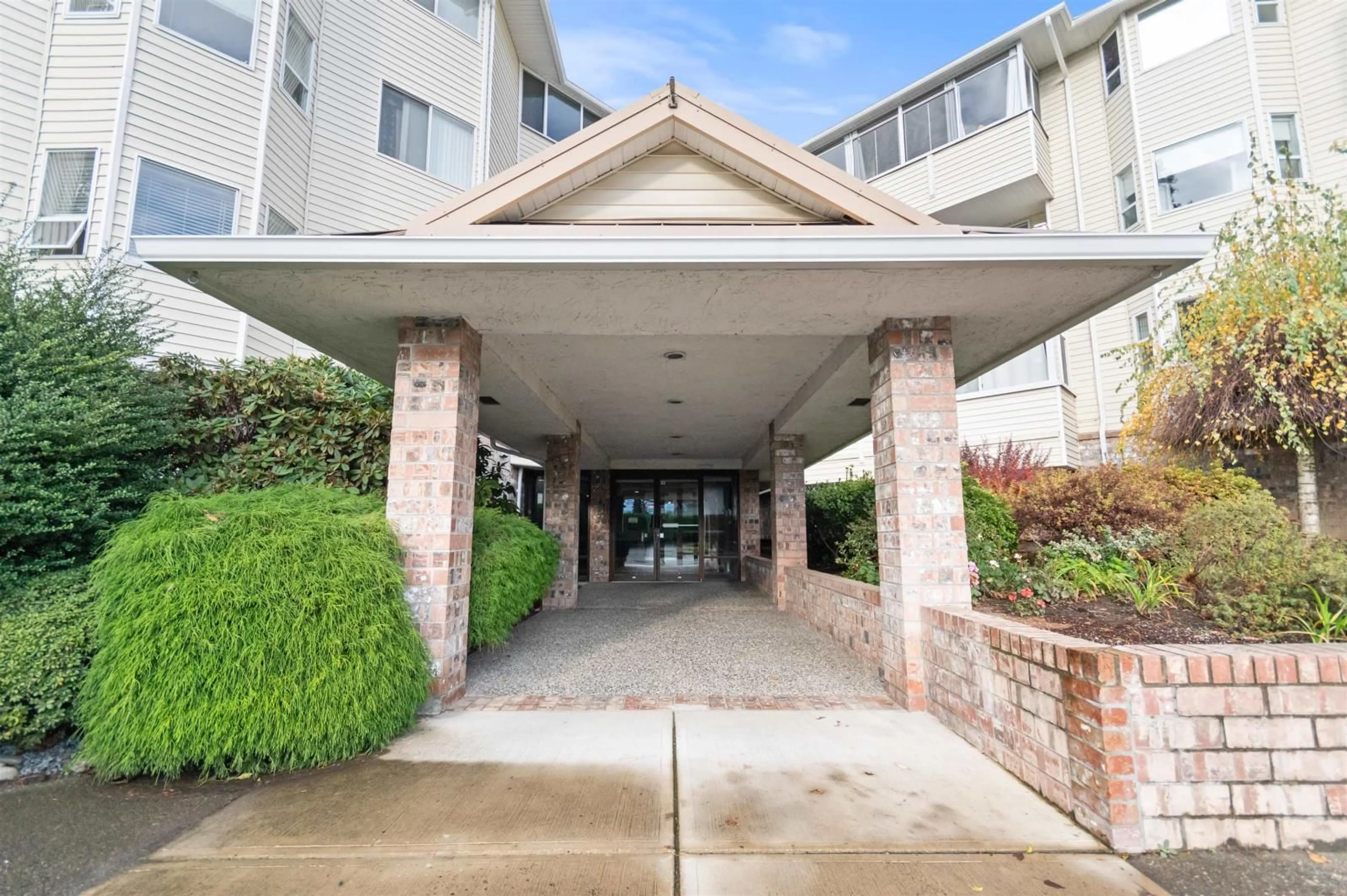 Indoor foyer for 214 8725 ELM DRIVE, Chilliwack British Columbia V2P4Y3