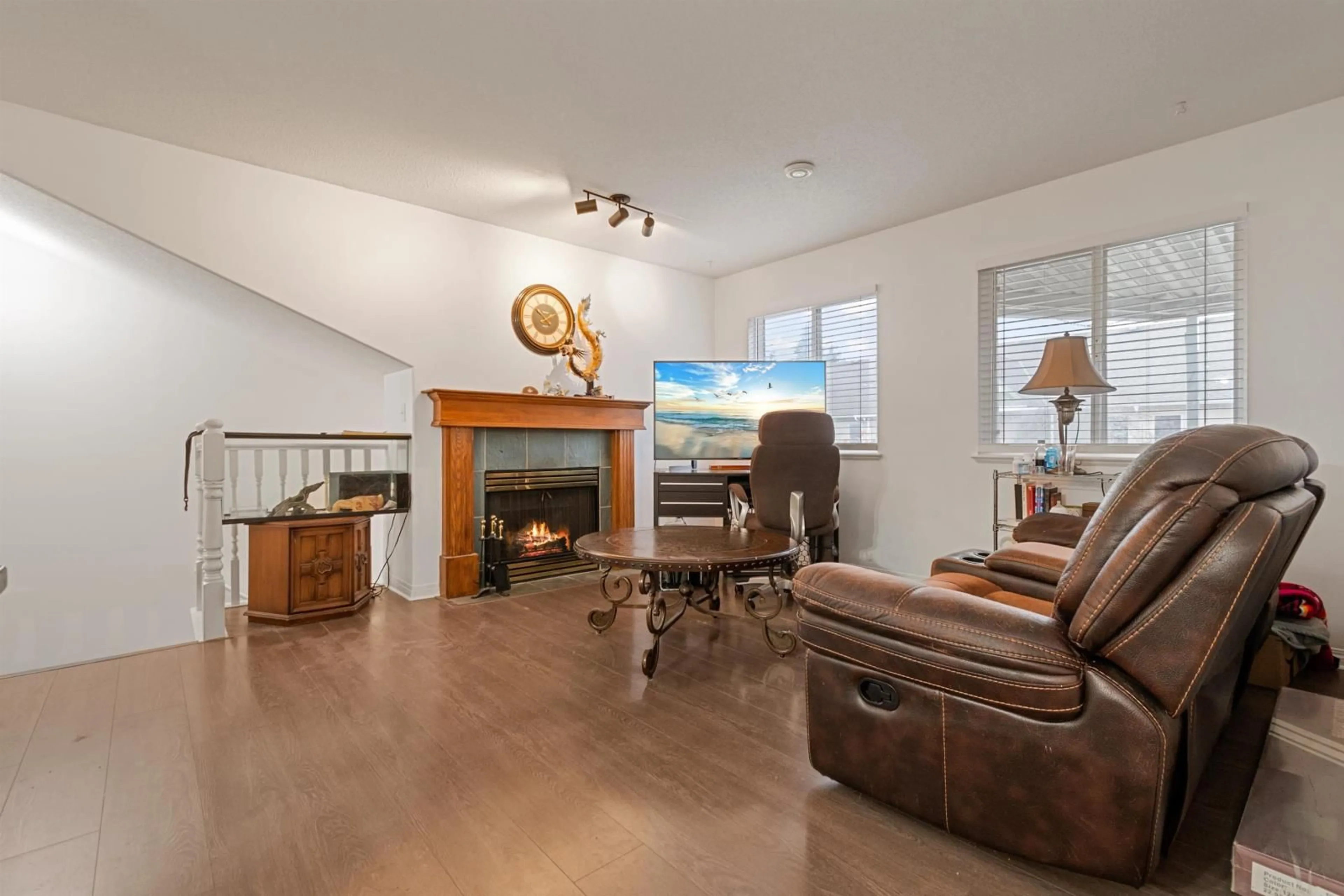 Living room, wood floors for 19 9470 HAZEL STREET, Chilliwack British Columbia V2P5N1