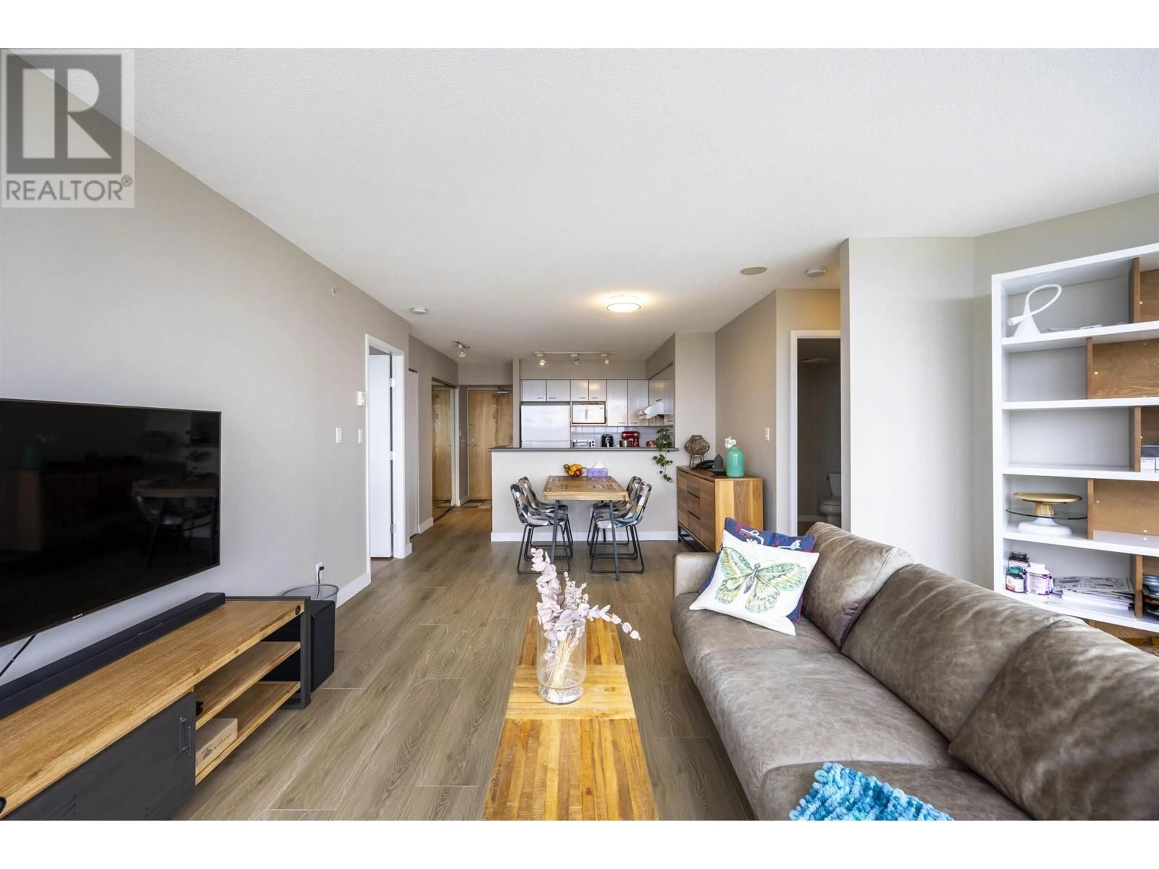 Living room, wood floors for 2905 6088 WILLINGDON AVENUE, Burnaby British Columbia V5H4V2