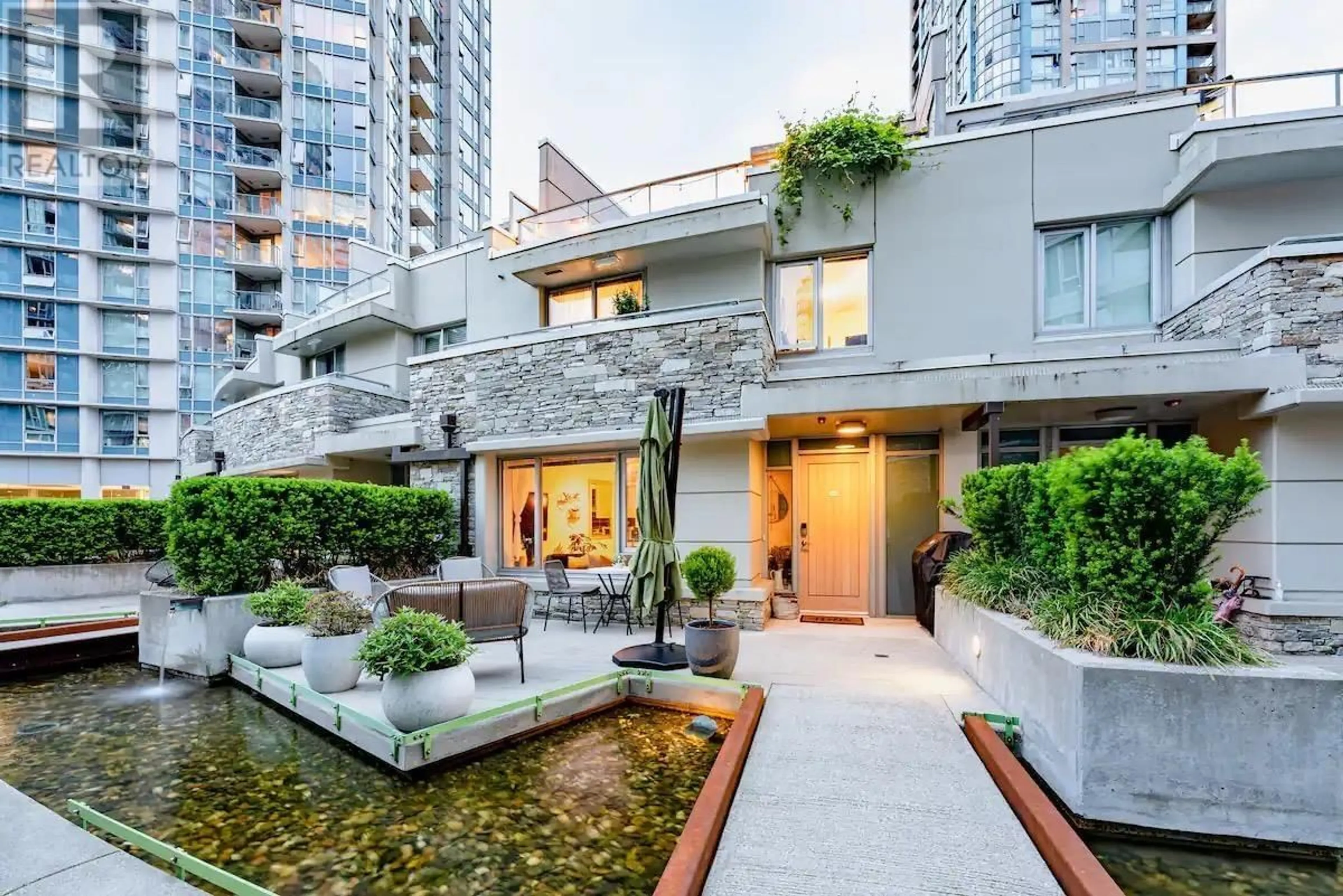 Patio, unknown for 226 - 188 KEEFER PLACE, Vancouver British Columbia V6B0J1