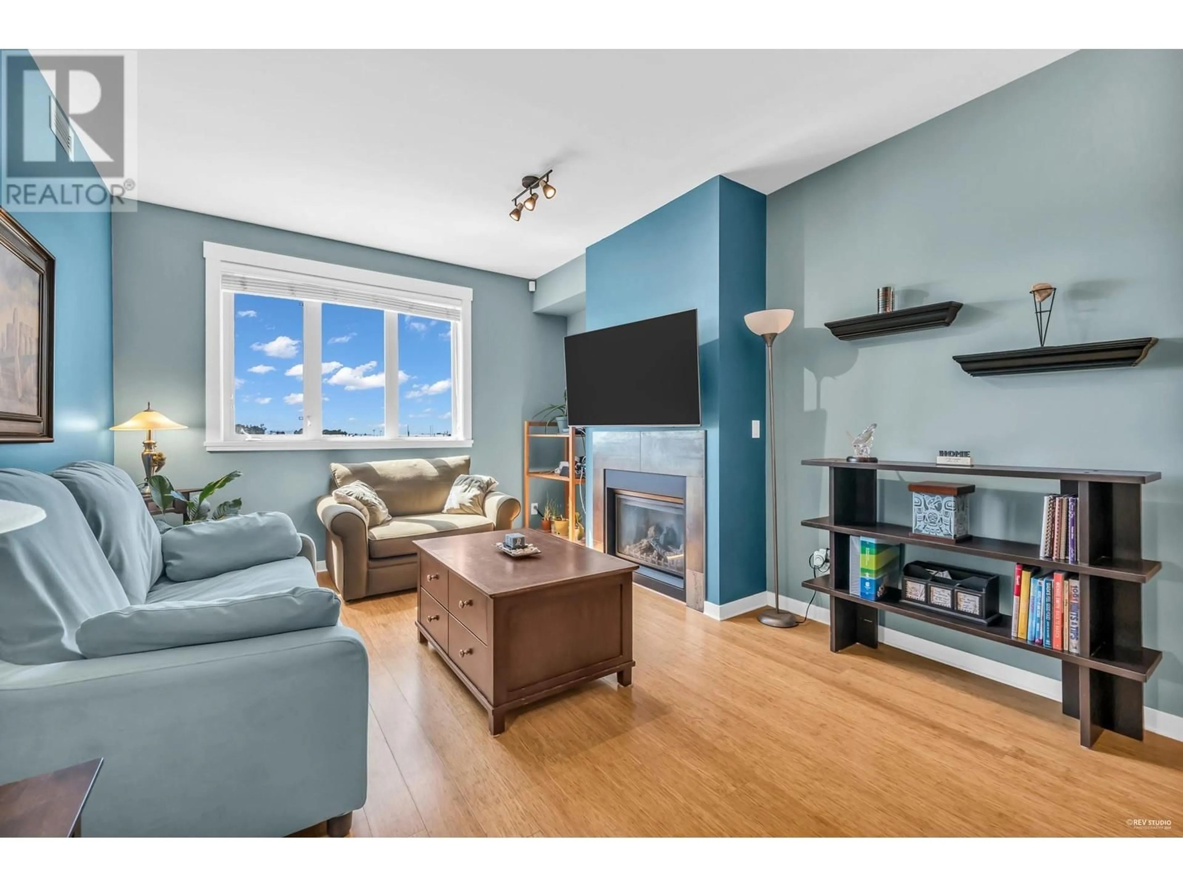 Living room, wood floors for 310 6077 LONDON ROAD, Richmond British Columbia V7E0A7