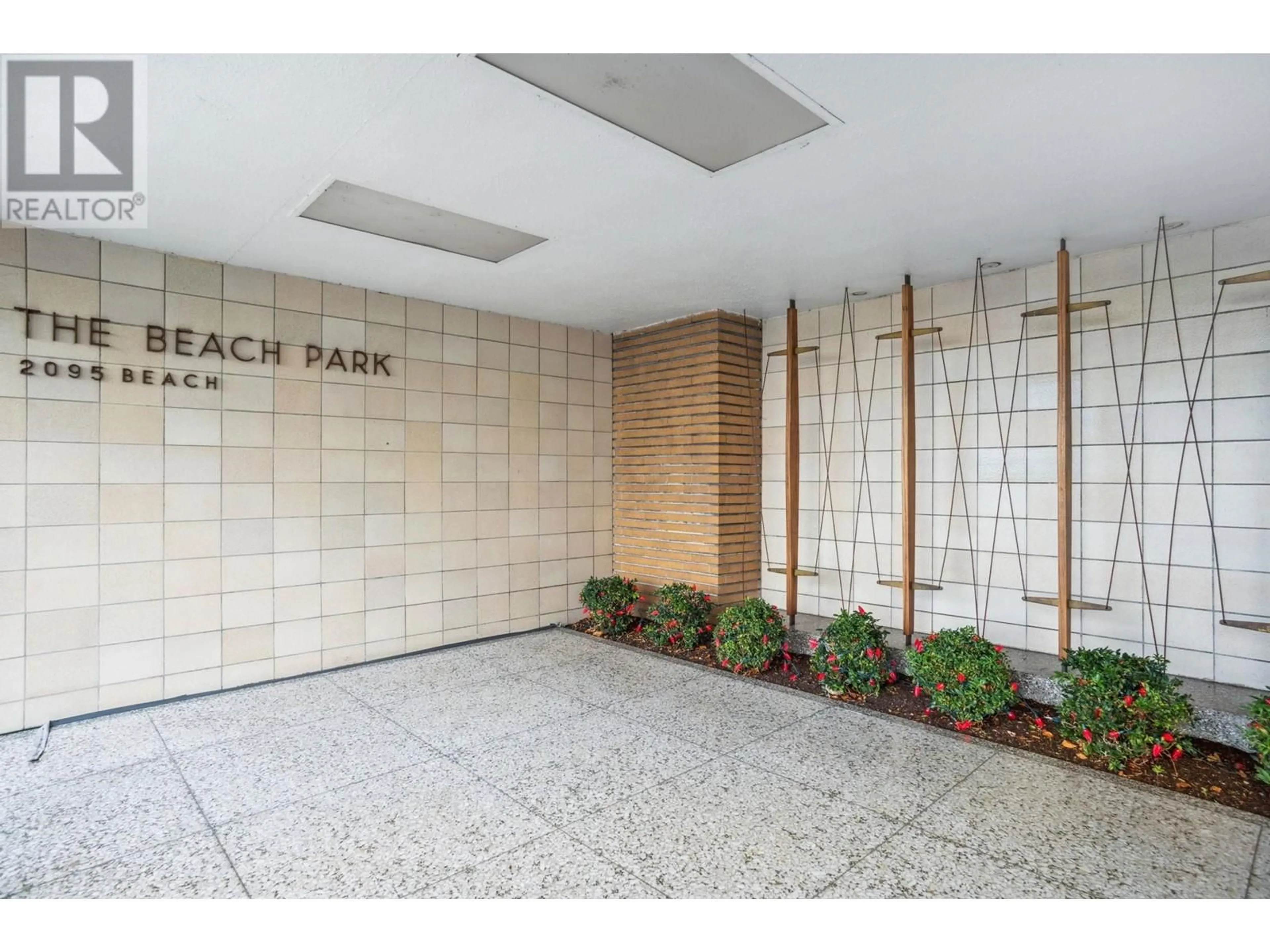 Indoor foyer, unknown floor for 304 2095 BEACH AVENUE, Vancouver British Columbia V6G1Z3