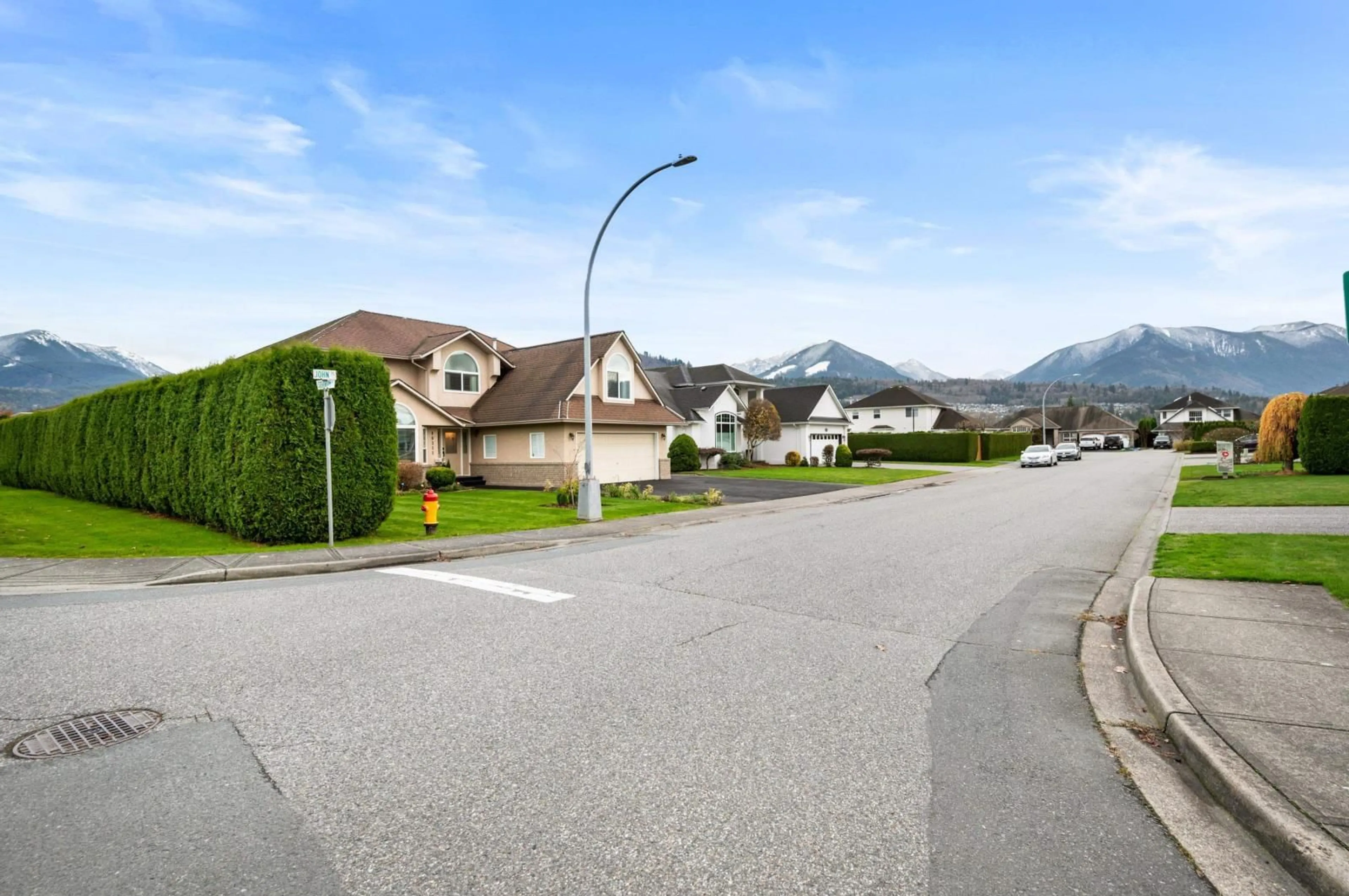 Frontside or backside of a home, the street view for 46311 JOHN PLACE|Sardis South, Chilliwack British Columbia V2R3S6