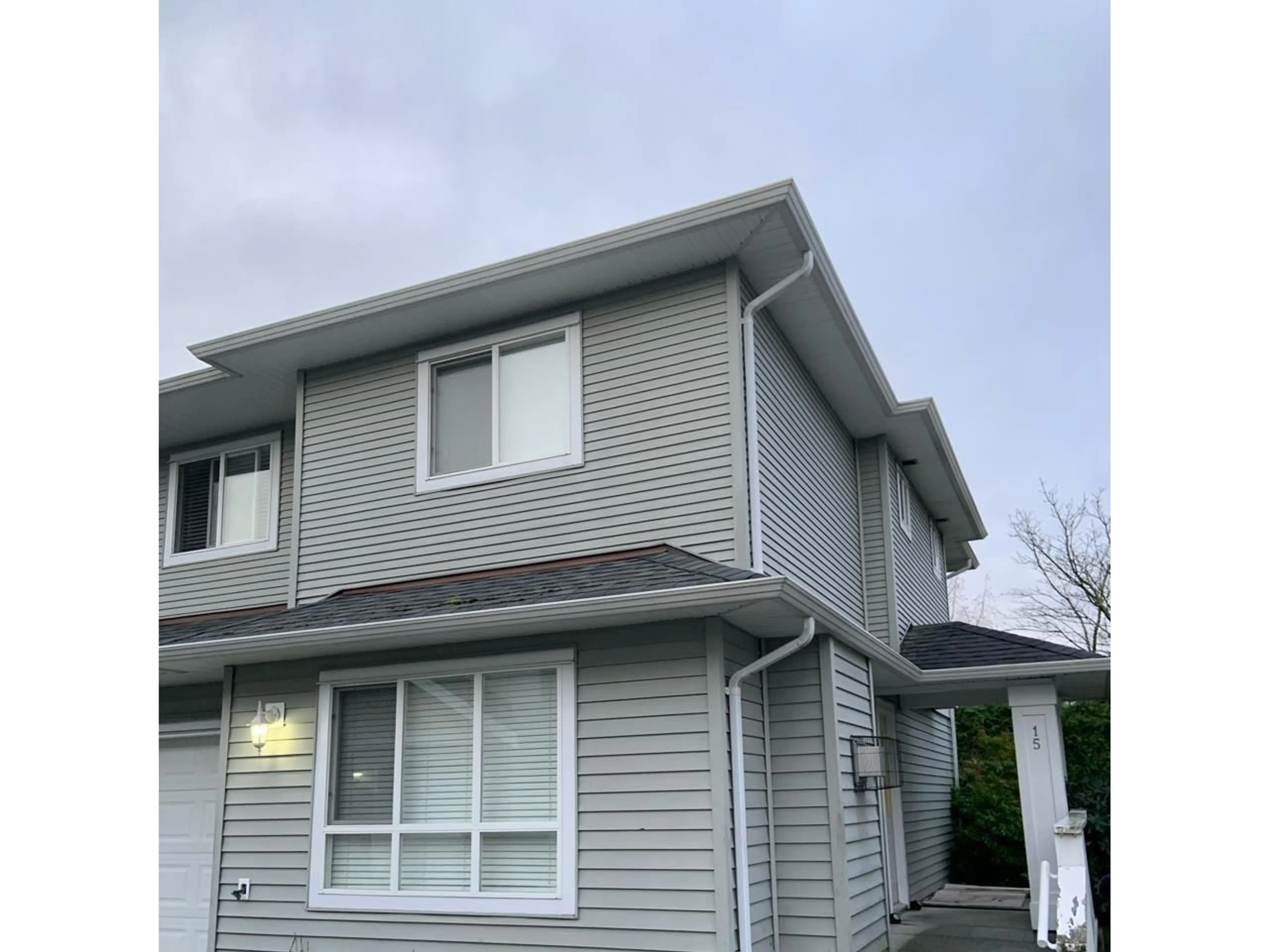 A pic from exterior of the house or condo, the front or back of building for 15 12128 68 AVENUE, Surrey British Columbia V3W1M3