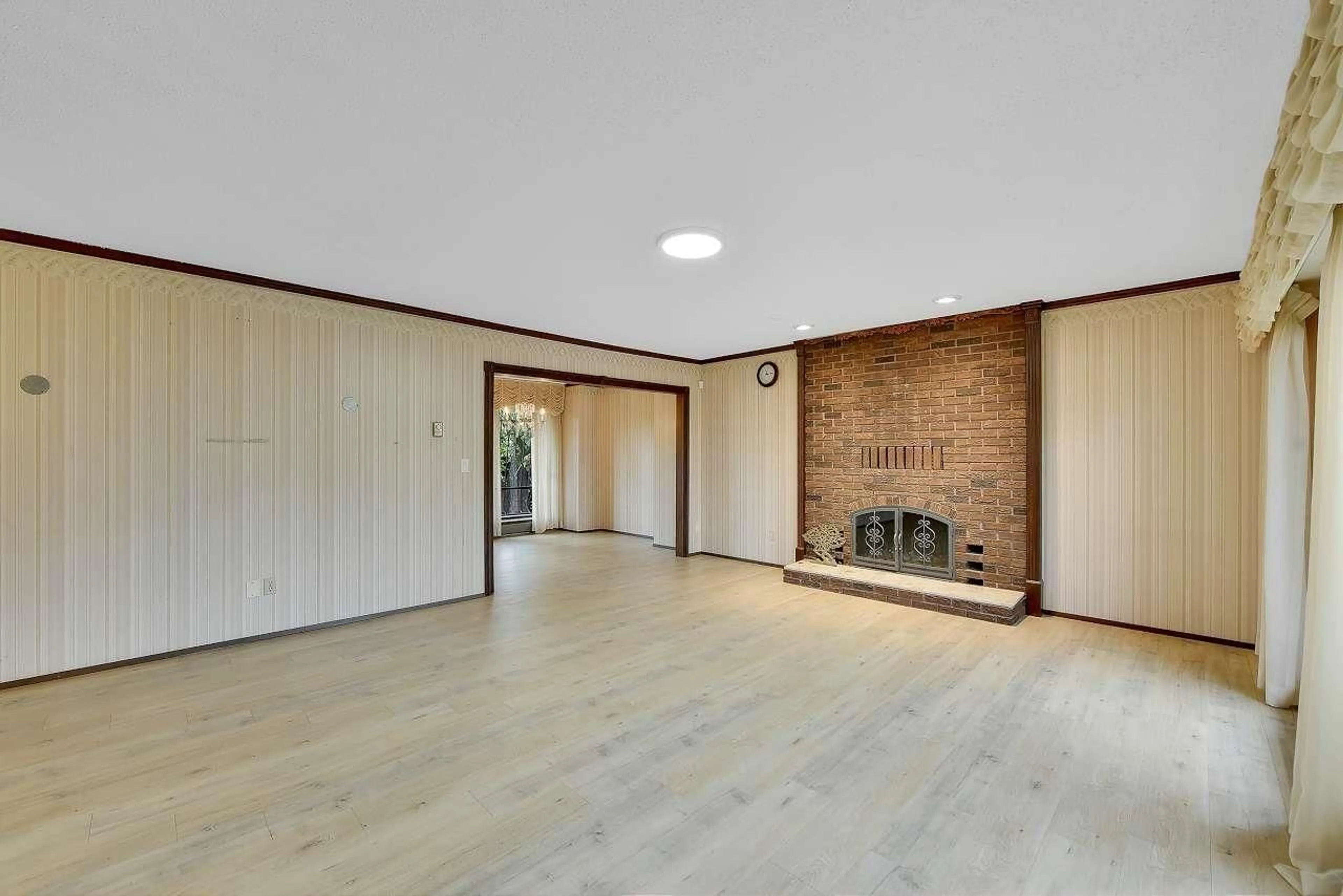 Indoor foyer, wood floors for 2272 BEVAN CRESCENT, Abbotsford British Columbia V2T3Z5