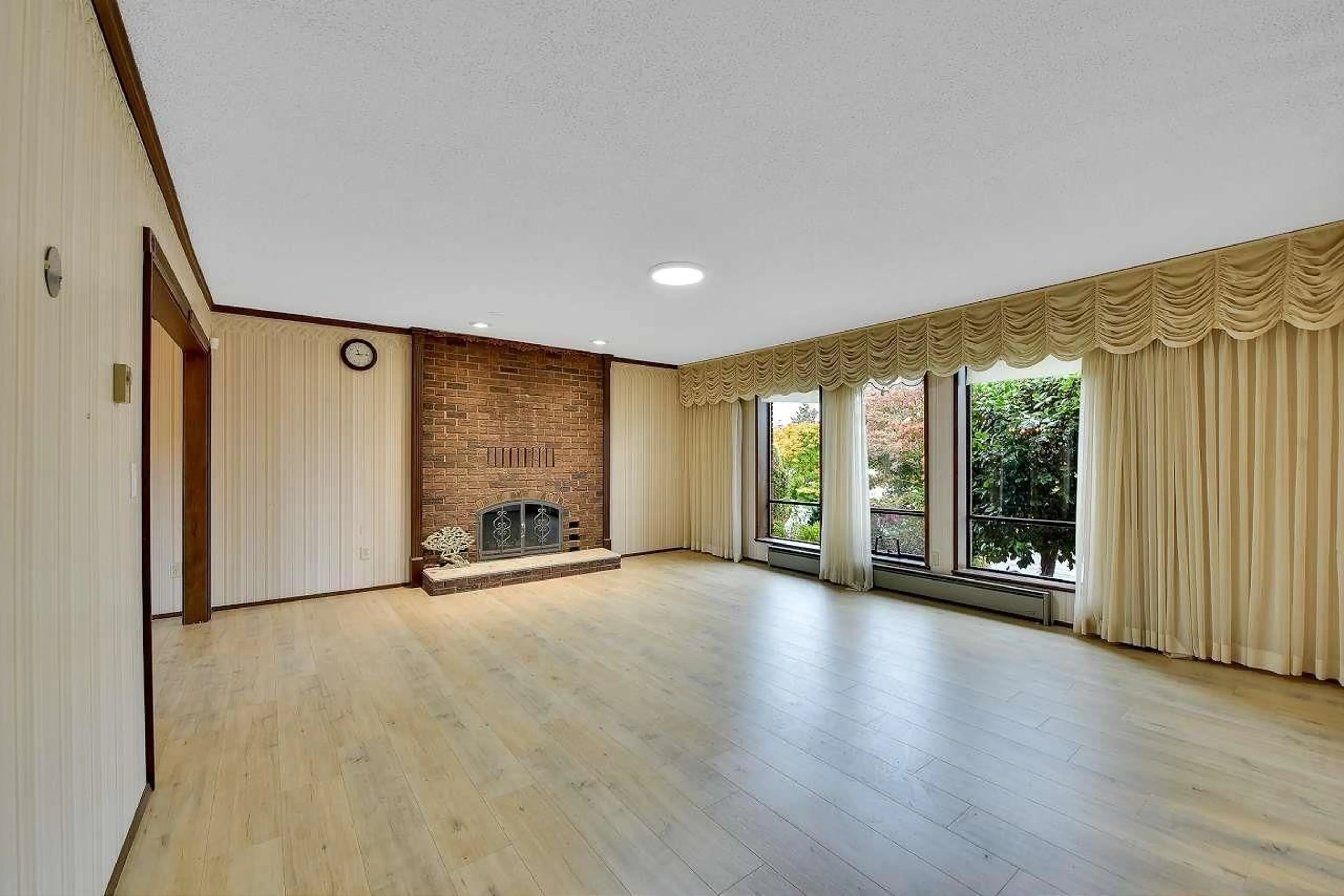 Other indoor space, wood floors for 2272 BEVAN CRESCENT, Abbotsford British Columbia V2T3Z5