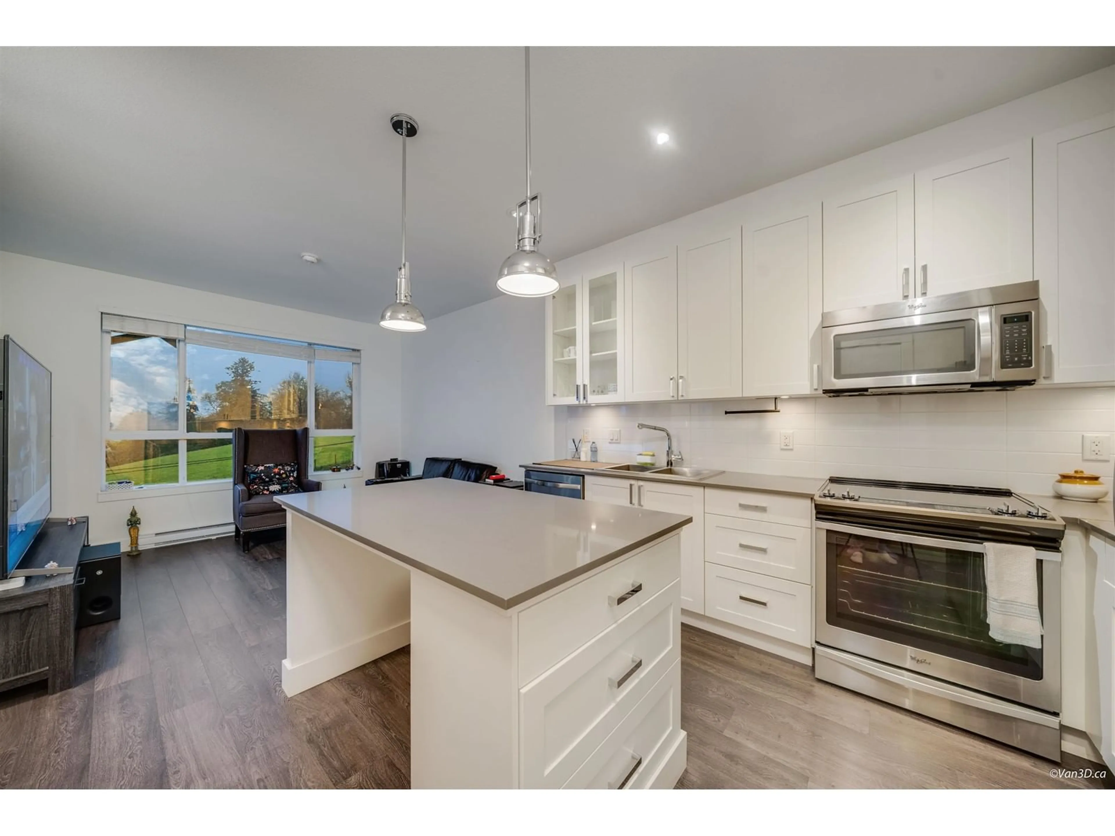 Open concept kitchen for 316 16398 64 AVENUE, Surrey British Columbia V3S6X6