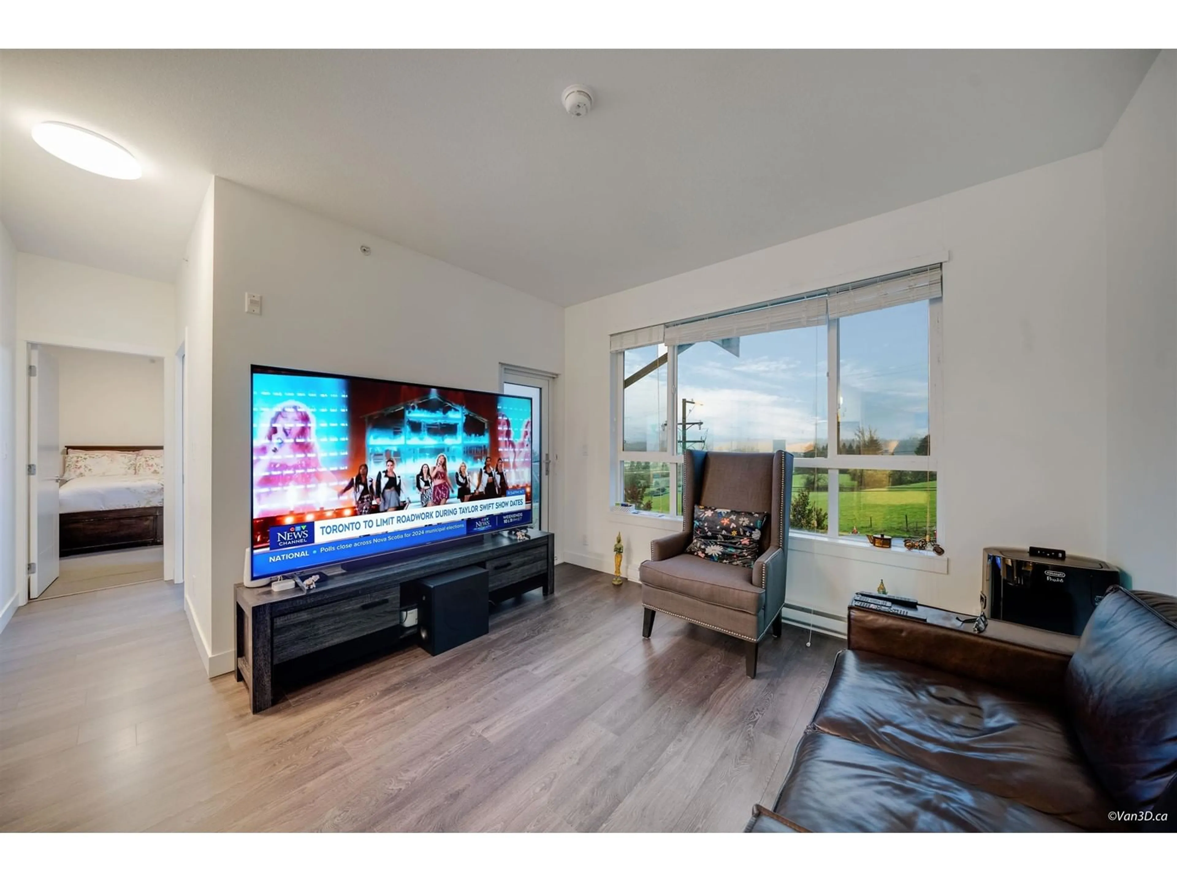 Living room, wood floors for 316 16398 64 AVENUE, Surrey British Columbia V3S6X6