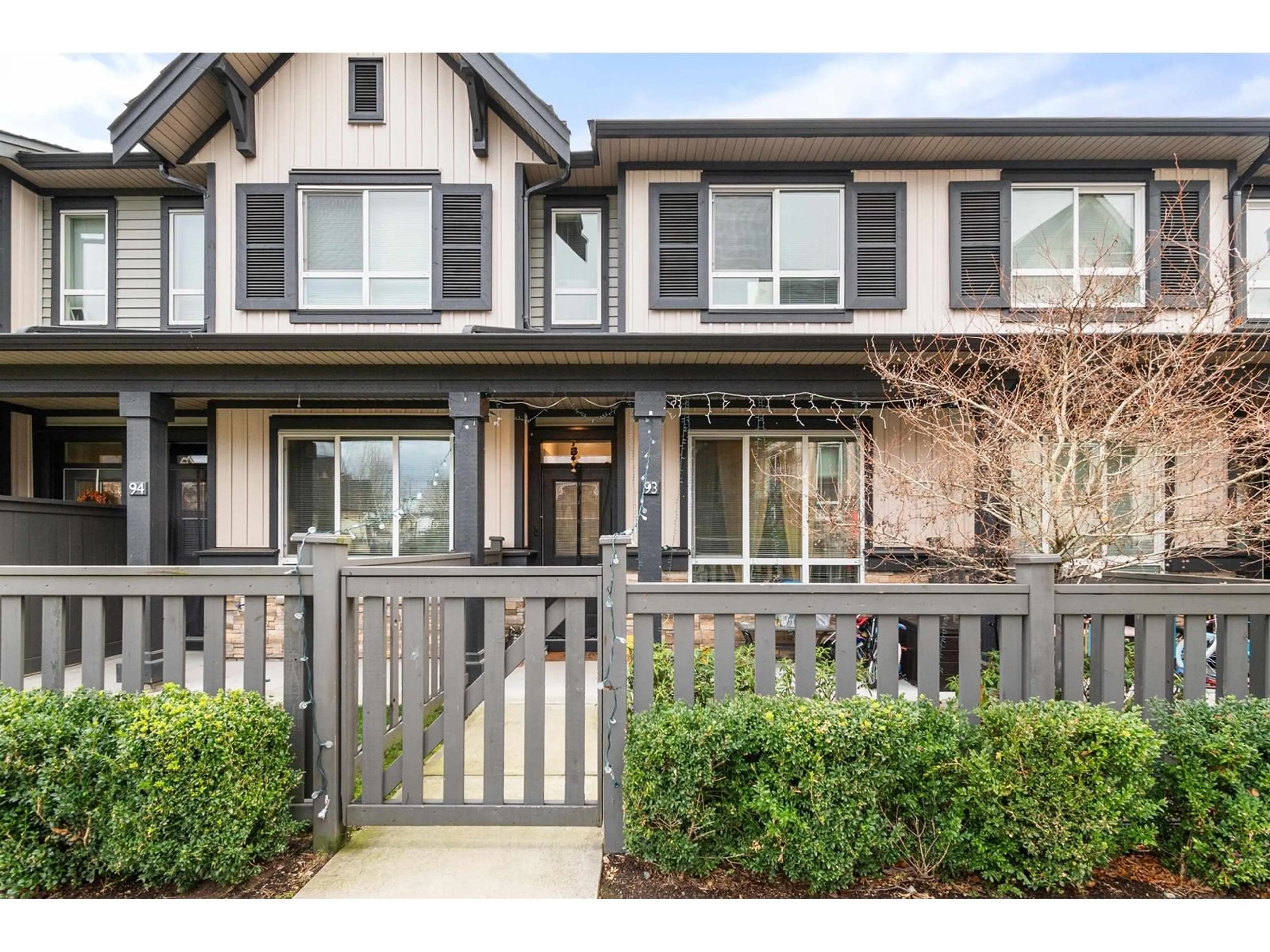 A pic from exterior of the house or condo, the fenced backyard for 93 30930 WESTRIDGE PLACE, Abbotsford British Columbia V2T0H6