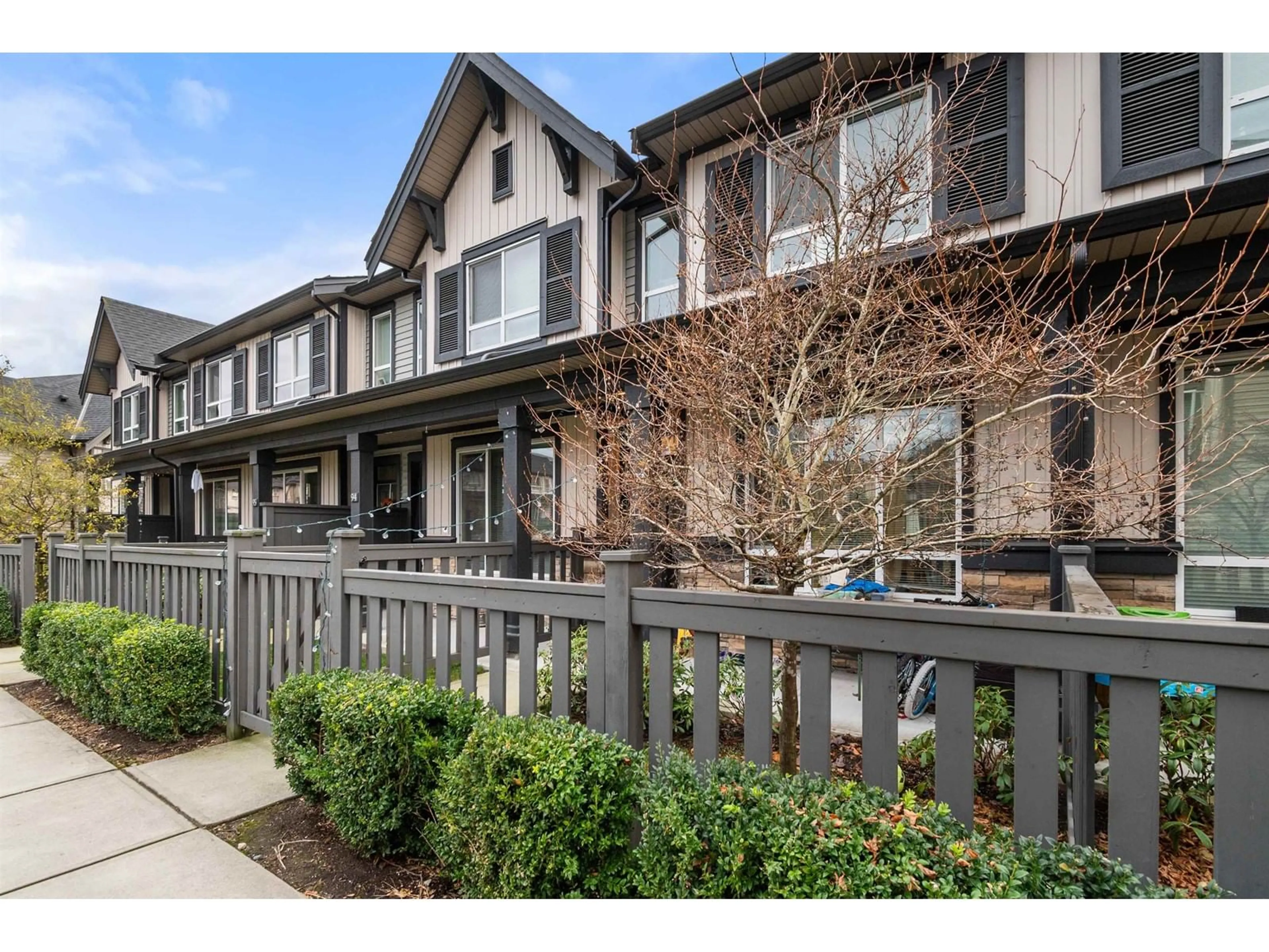 A pic from exterior of the house or condo, the fenced backyard for 93 30930 WESTRIDGE PLACE, Abbotsford British Columbia V2T0H6