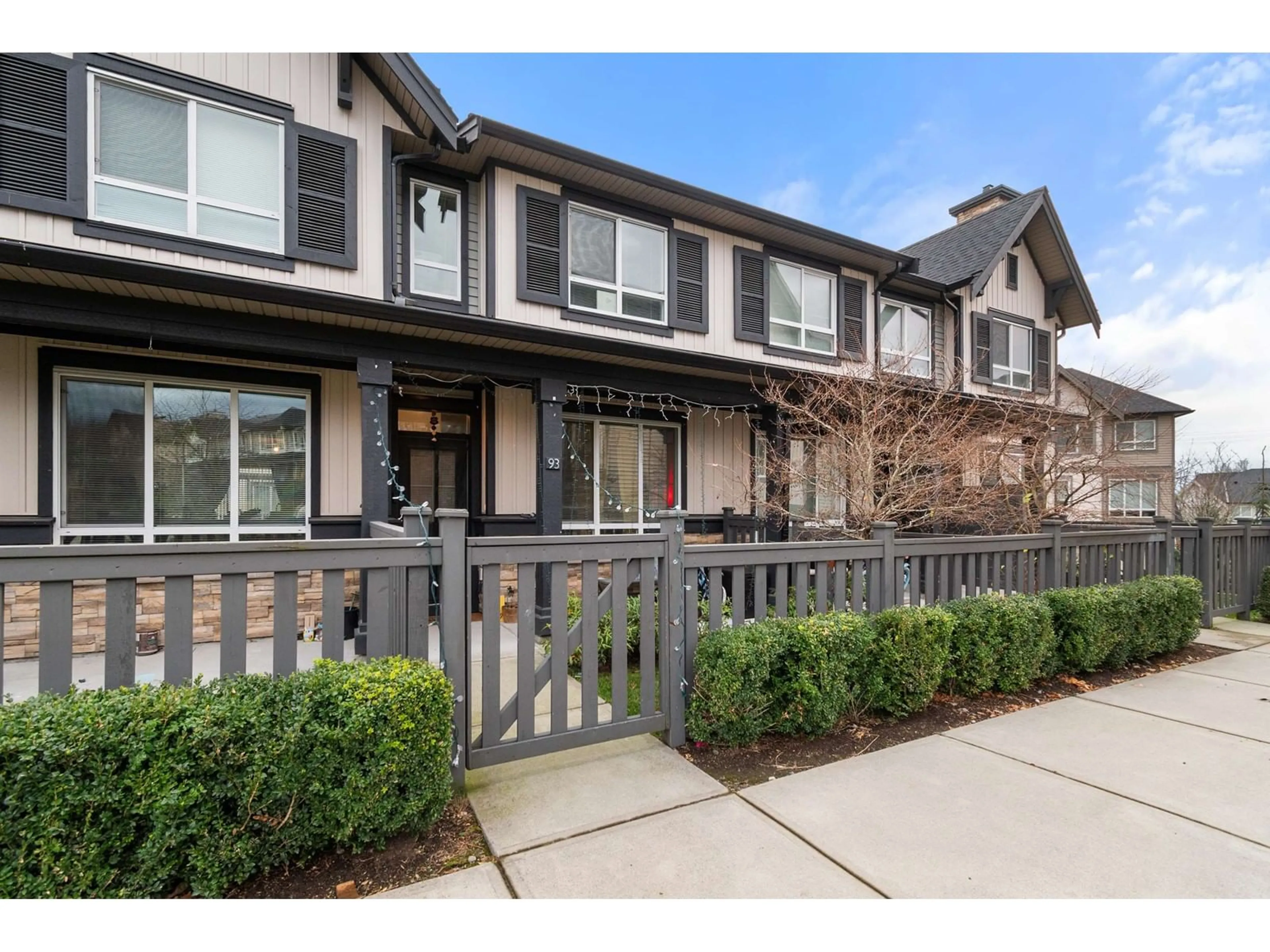 A pic from exterior of the house or condo, the fenced backyard for 93 30930 WESTRIDGE PLACE, Abbotsford British Columbia V2T0H6