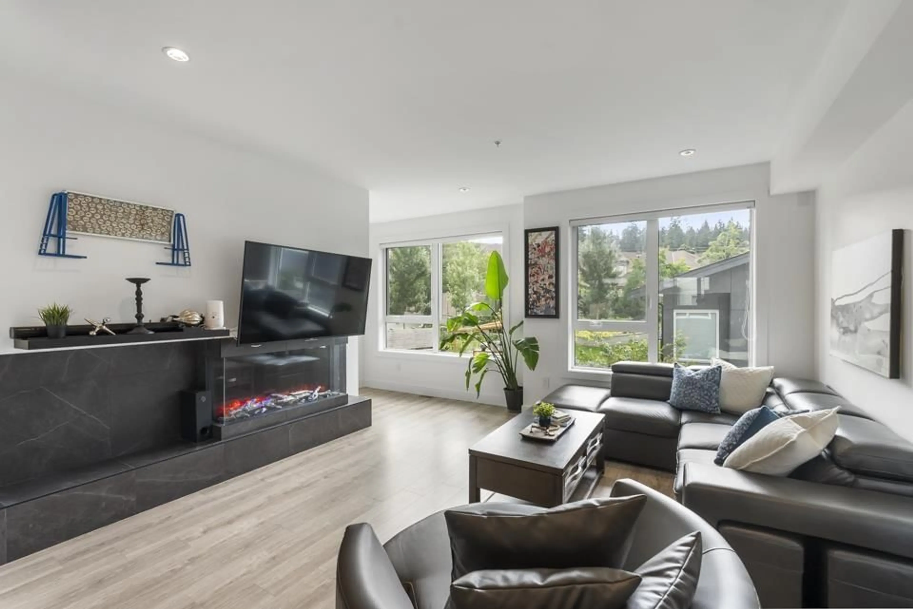 Living room, wood floors for 40 15030 28 AVENUE, Surrey British Columbia V4P0H3