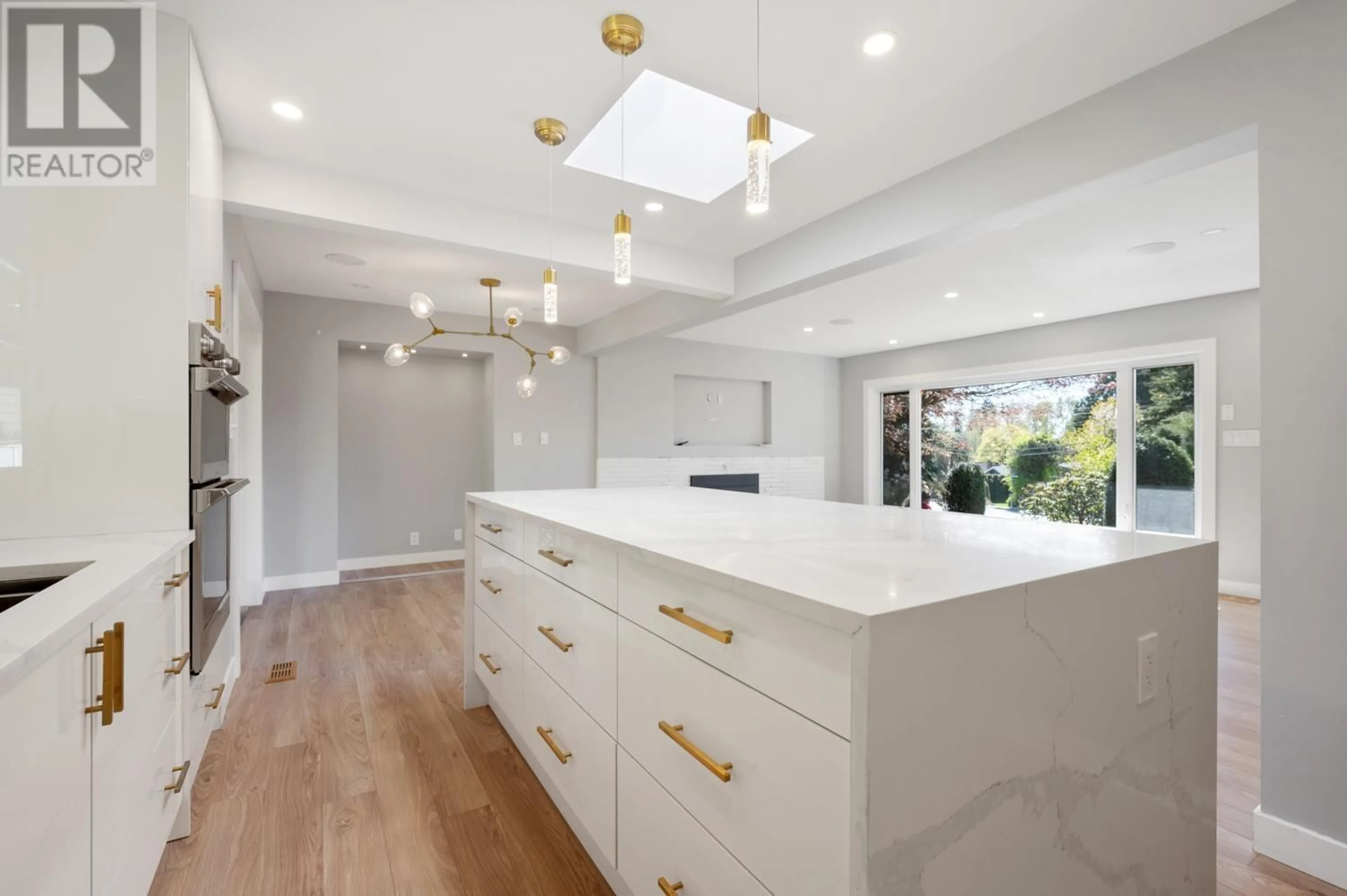 Open concept kitchen for 4640 HIGHLAND BOULEVARD, North Vancouver British Columbia V7R3A5