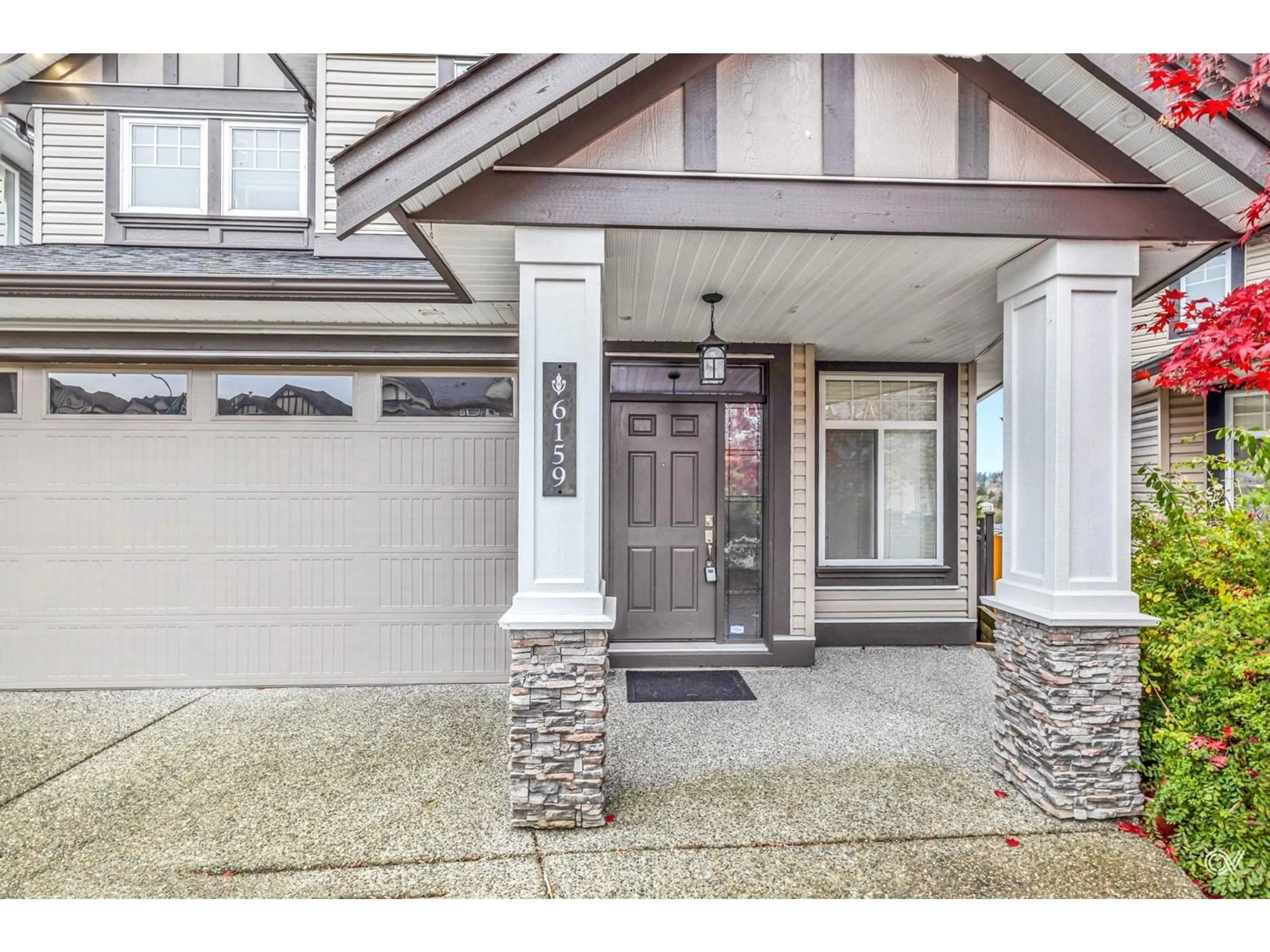 Indoor entryway, wood floors for 6159 147A STREET, Surrey British Columbia V3S7Z5