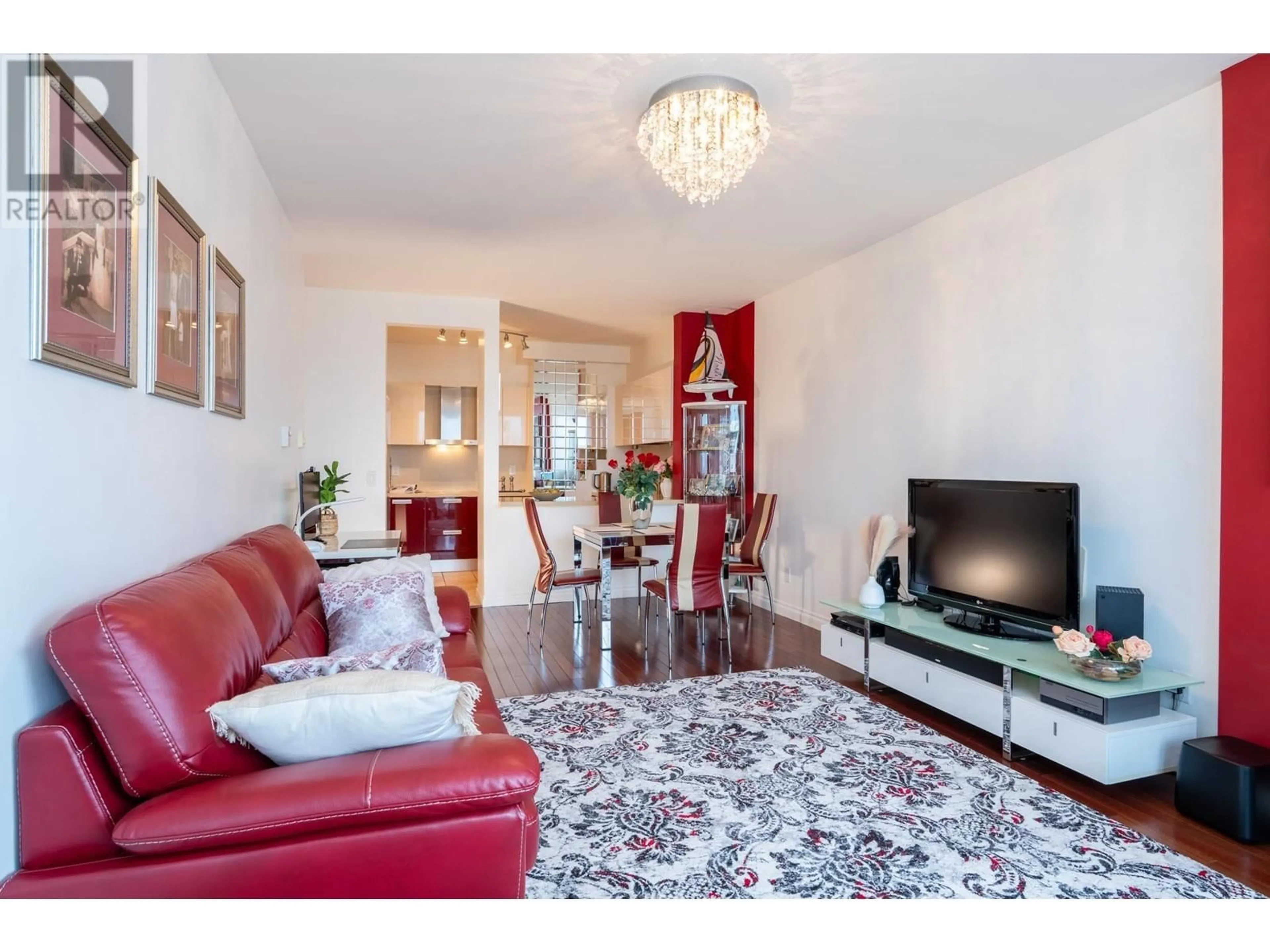 Living room, wood floors for 25E 6128 PATTERSON AVENUE, Burnaby British Columbia V5H4P3