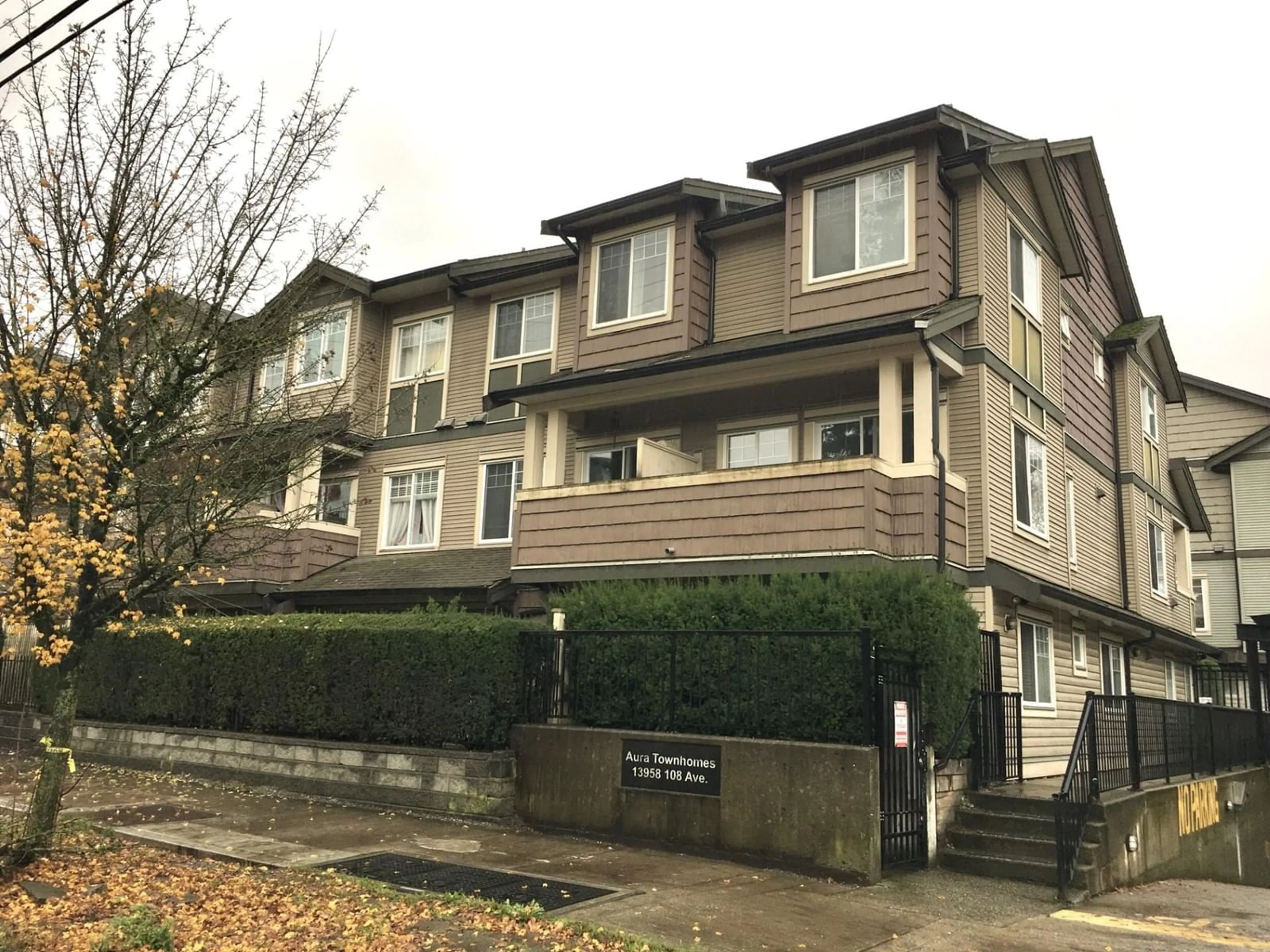 A pic from exterior of the house or condo, the front or back of building for 132 13958 108 AVENUE, Surrey British Columbia V3T0B4