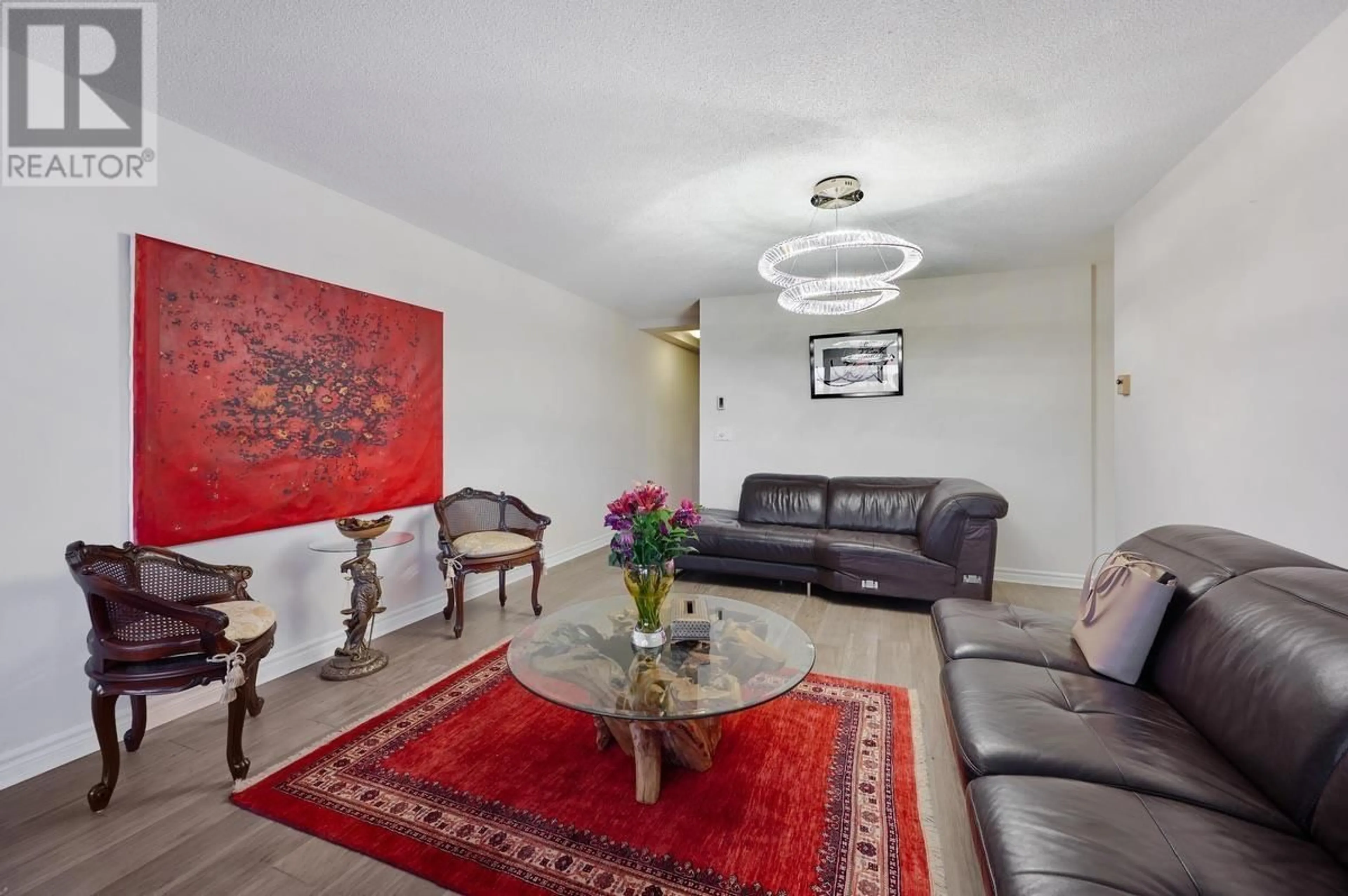 Living room, carpet floors for 19A 338 TAYLOR WAY, West Vancouver British Columbia V7T2Y1