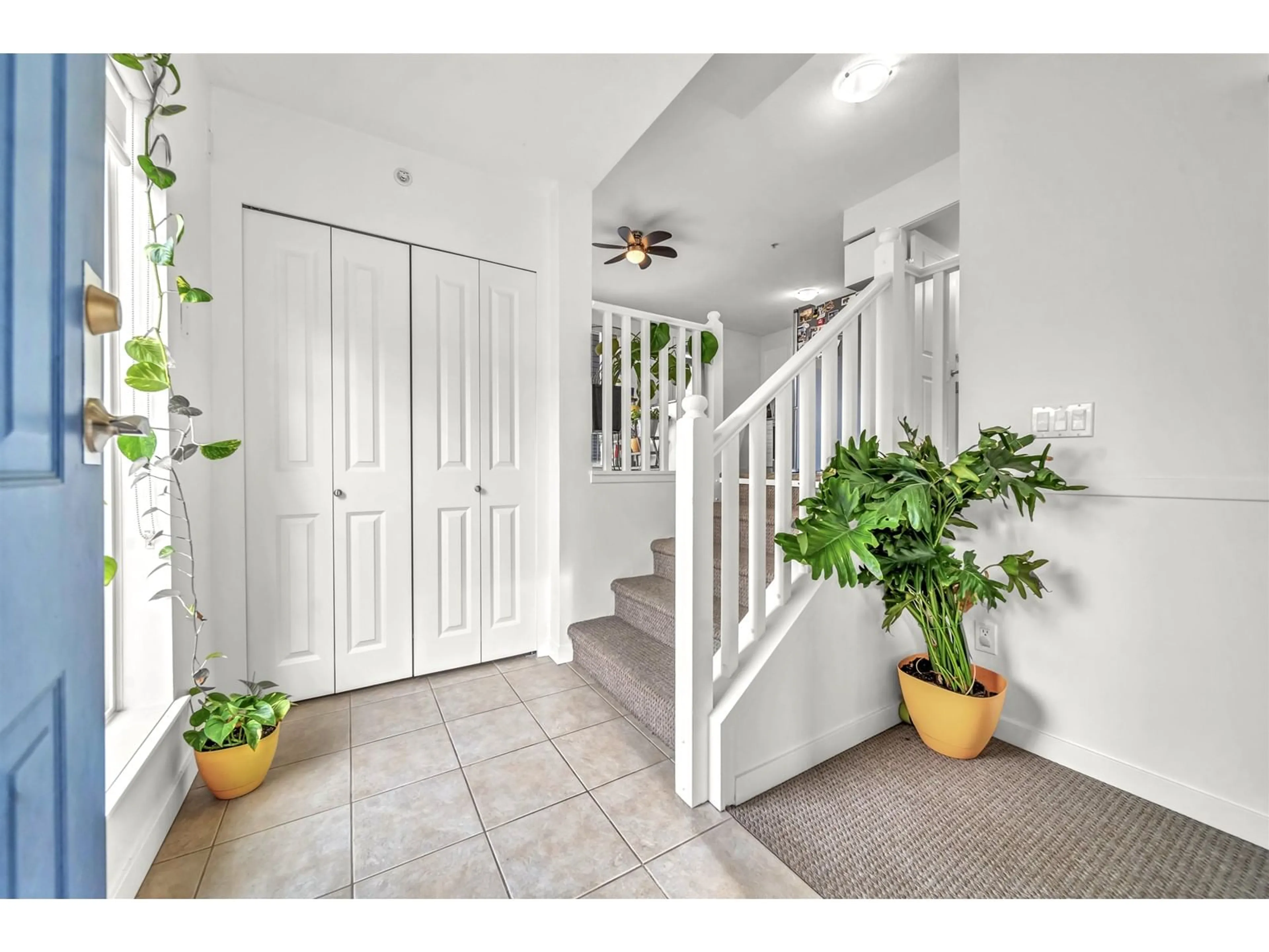 Indoor entryway, wood floors for 9 5388 201A STREET, Langley British Columbia V3A1S6