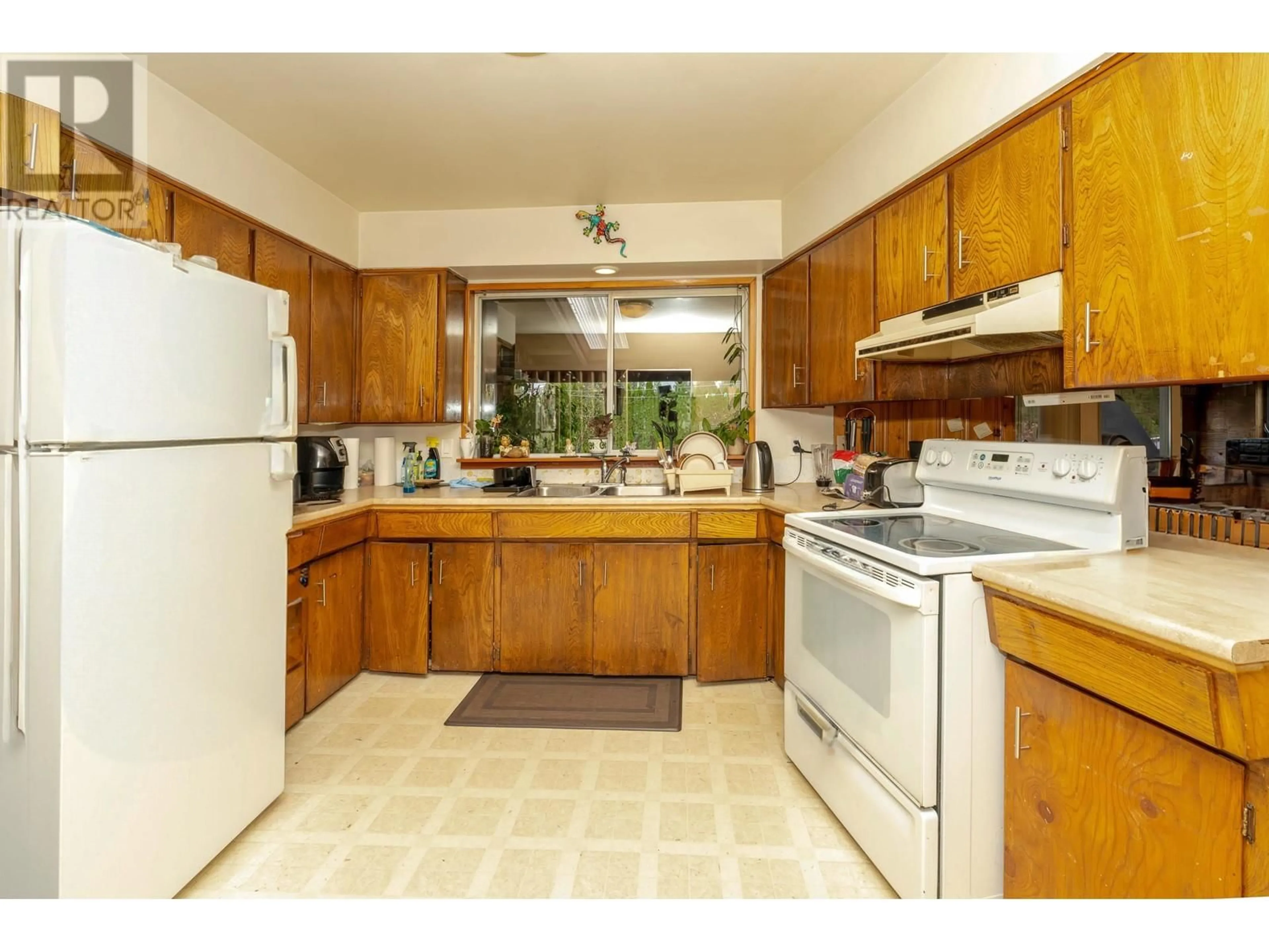 Standard kitchen, wood floors, cottage for 12250 SKILLEN STREET, Maple Ridge British Columbia V2X4X3