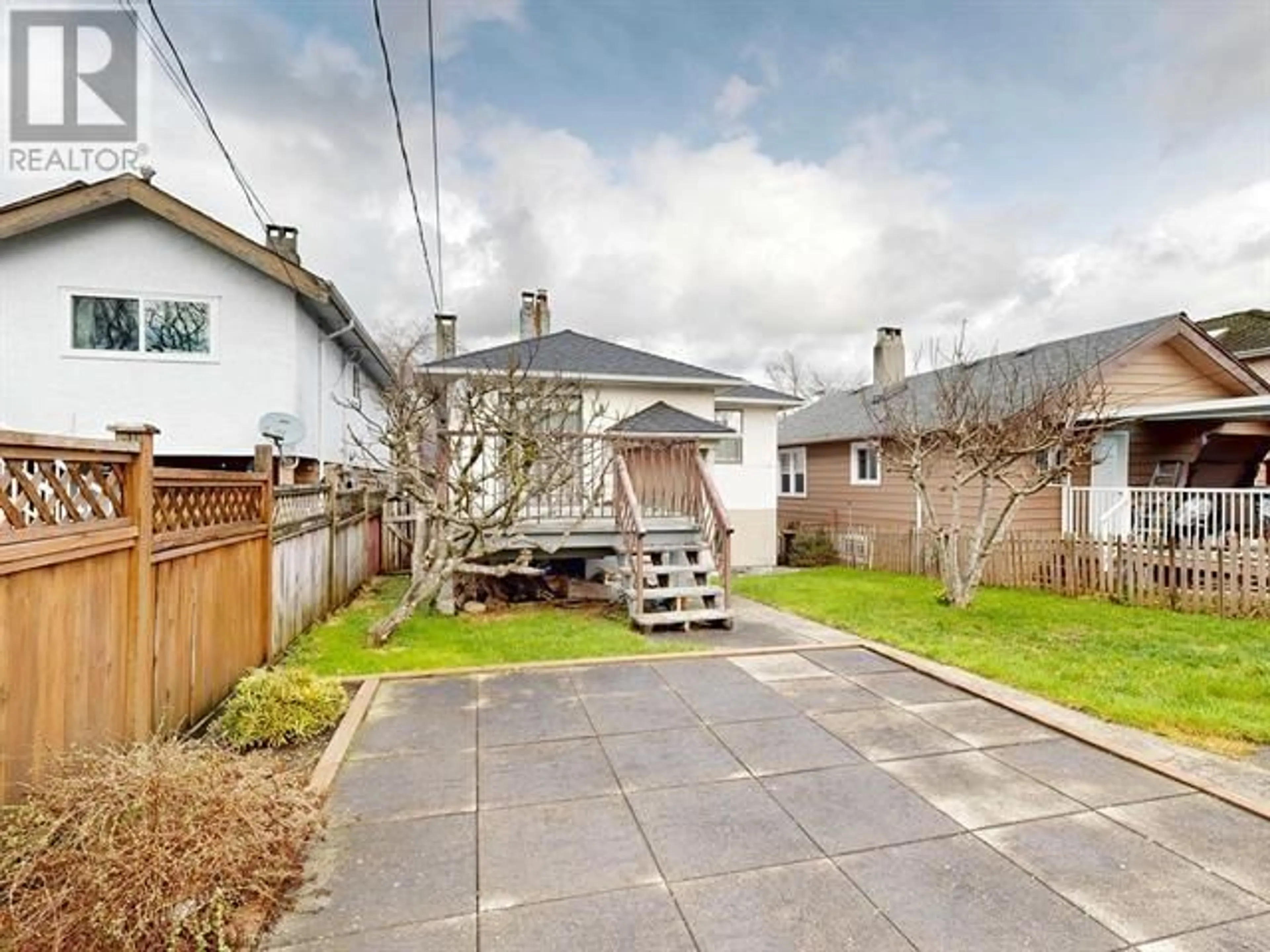 A pic from outside/outdoor area/front of a property/back of a property/a pic from drone, street for 2686 MCGILL STREET, Vancouver British Columbia V5K1H3