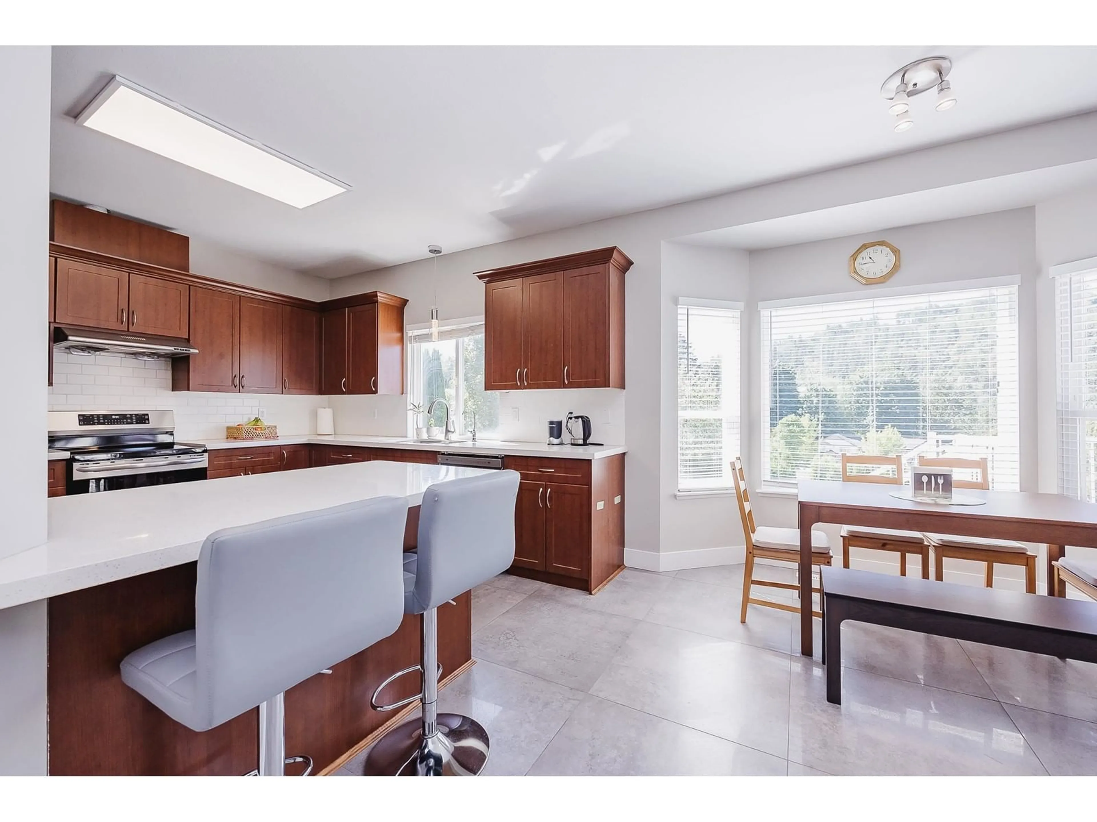 Open concept kitchen for 35495 STRATHCONA COURT, Abbotsford British Columbia V3G3A2