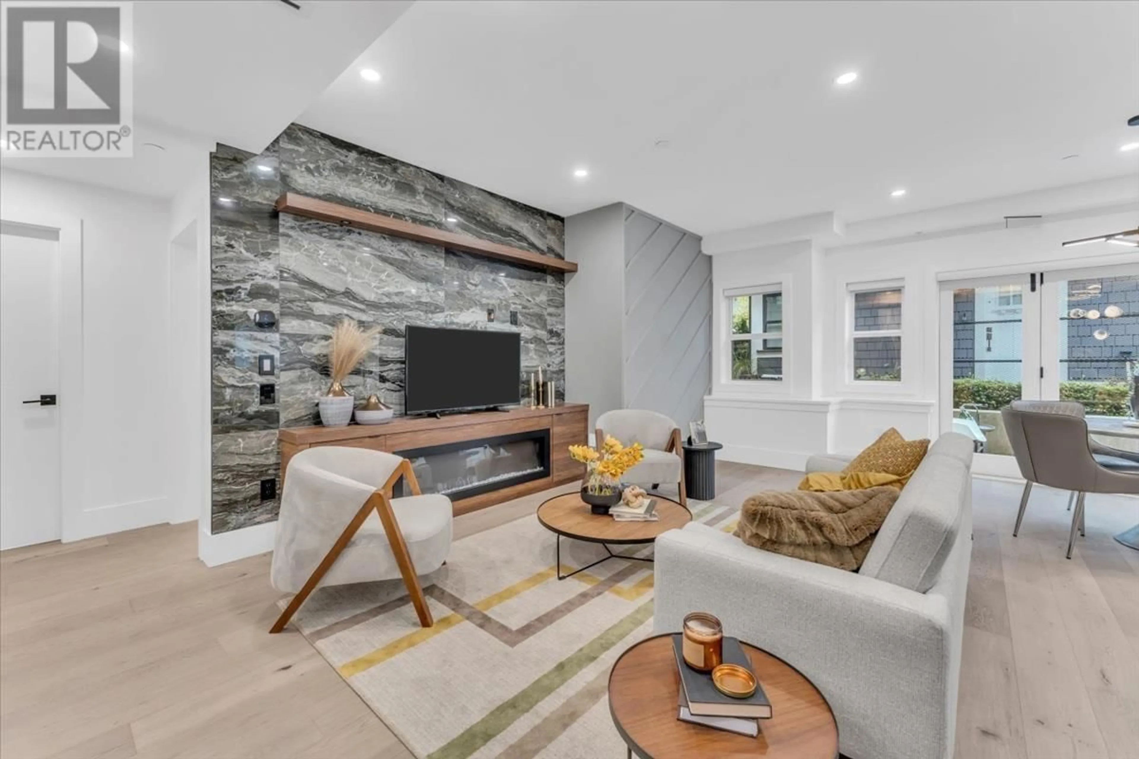 Living room, wood floors for 3255 W KING EDWARD AVENUE, Vancouver British Columbia V6L1V6