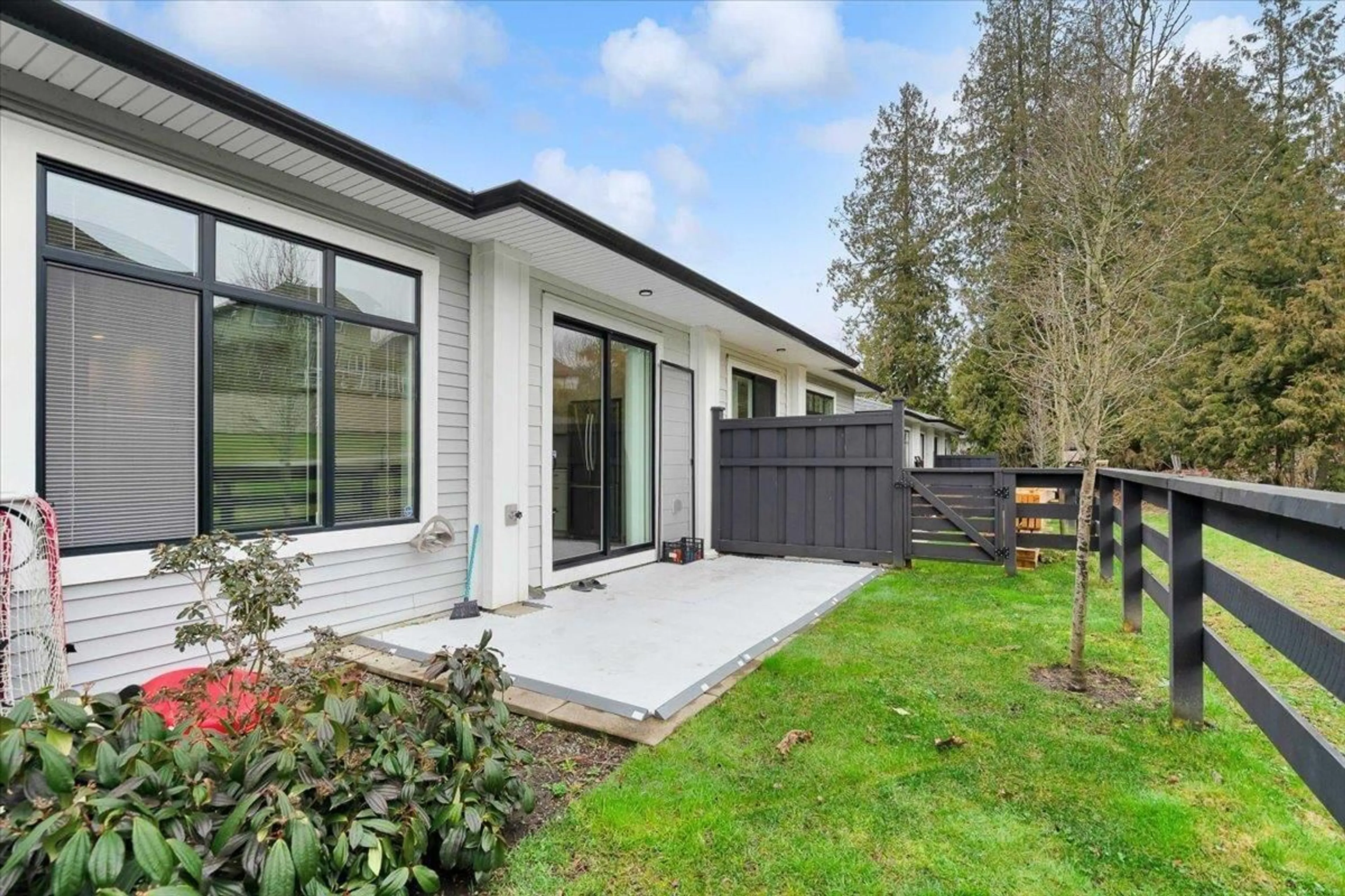 Home with vinyl exterior material for 54 15235 SITKA DRIVE, Surrey British Columbia V3S0A9