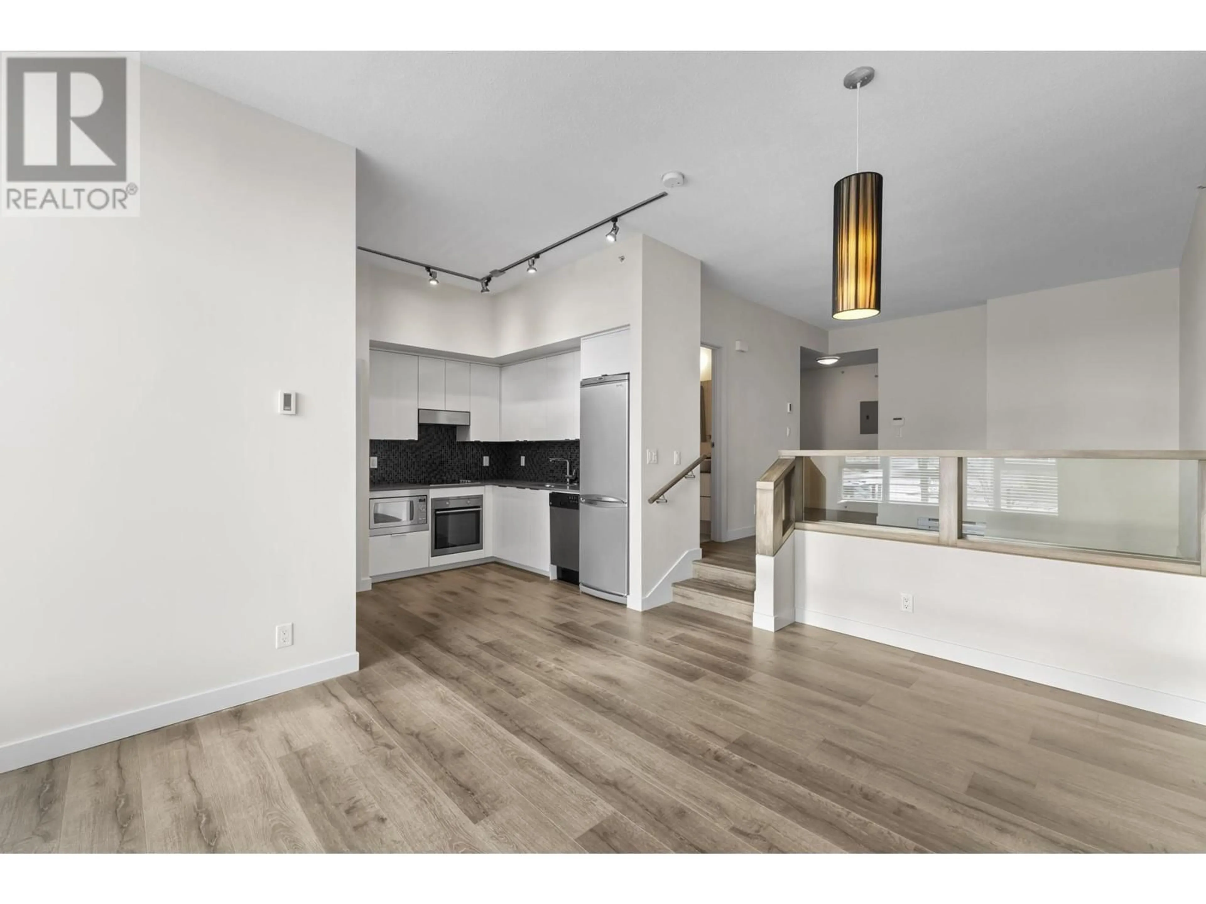 Open concept kitchen for 401 E 12TH AVENUE, Vancouver British Columbia V5T0C7