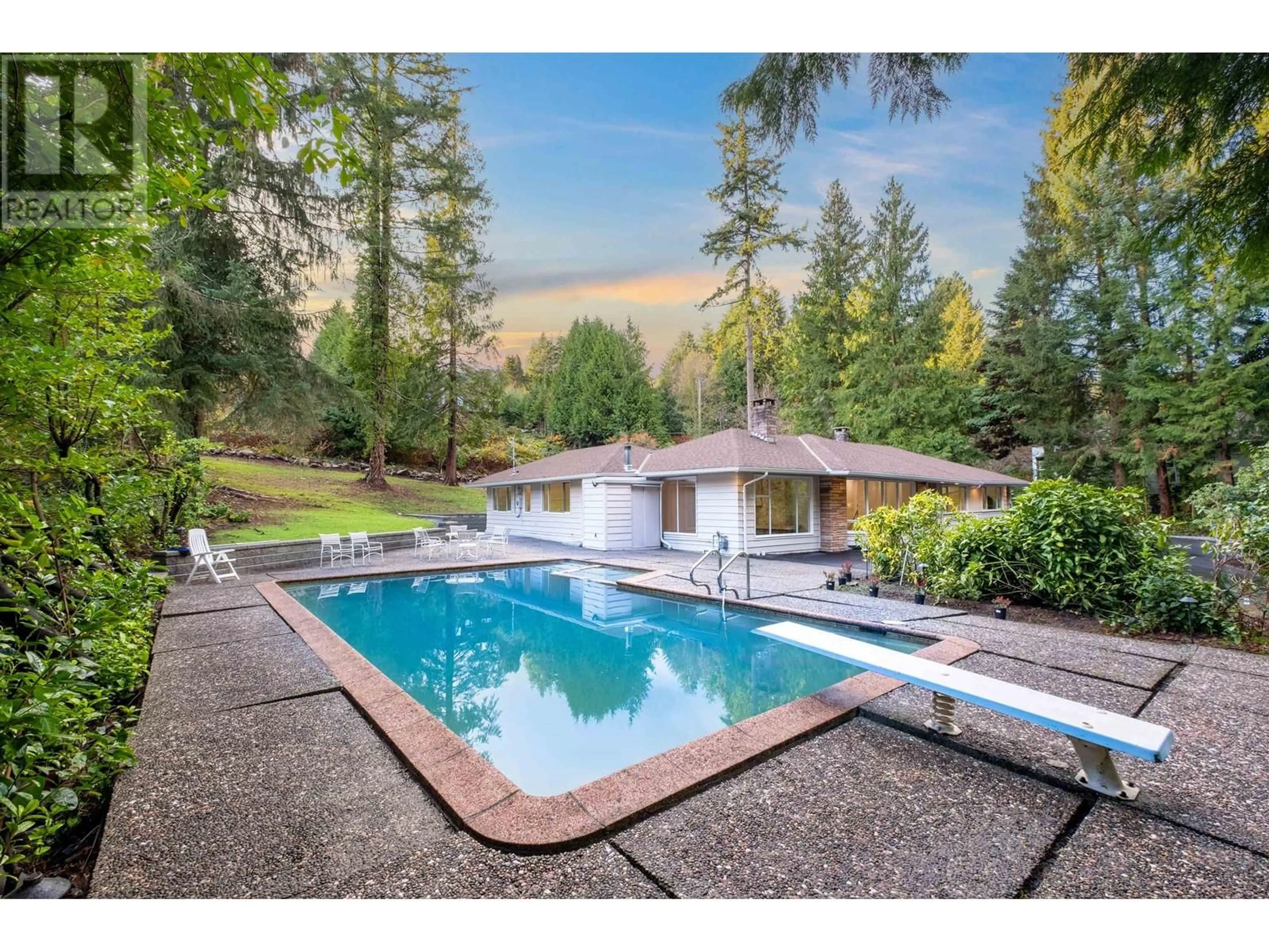 Indoor or outdoor pool for 441 SOUTHBOROUGH DRIVE, West Vancouver British Columbia V7S1M3