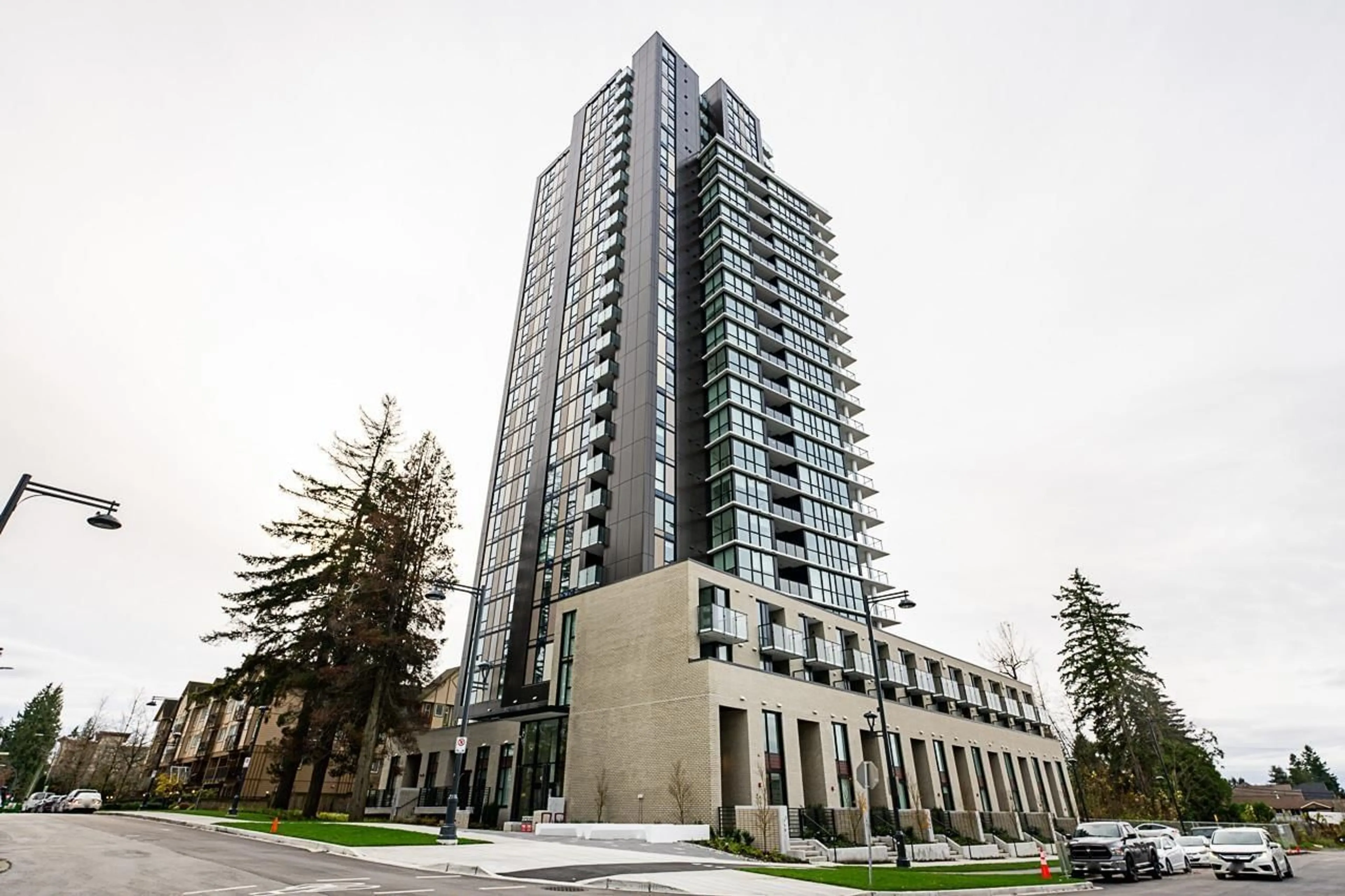 Indoor foyer for 1009 10333 133 STREET, Surrey British Columbia V3R2H4