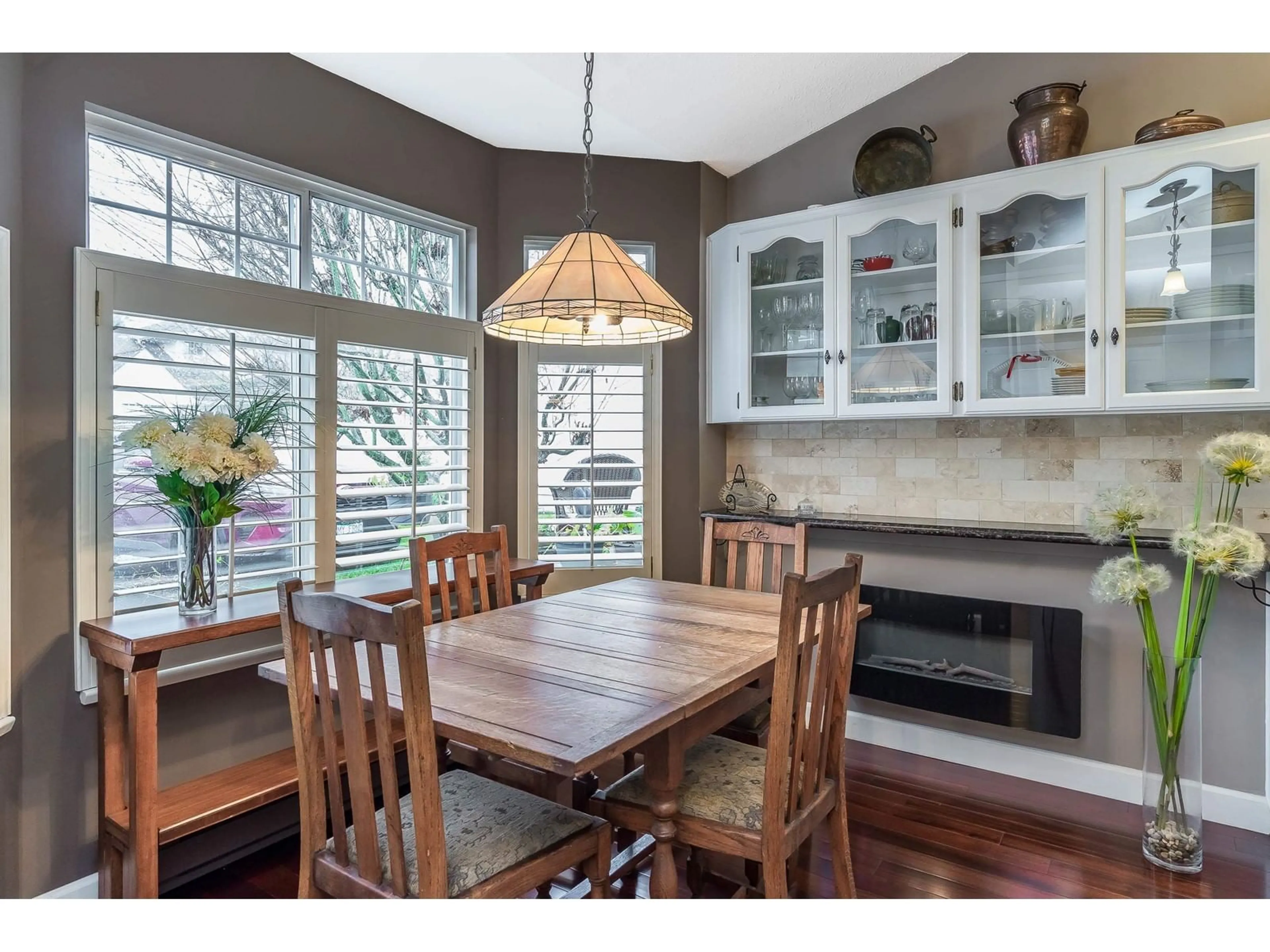 Dining room, wood floors, cottage for 83 8737 212 STREET, Langley British Columbia V1M2C8