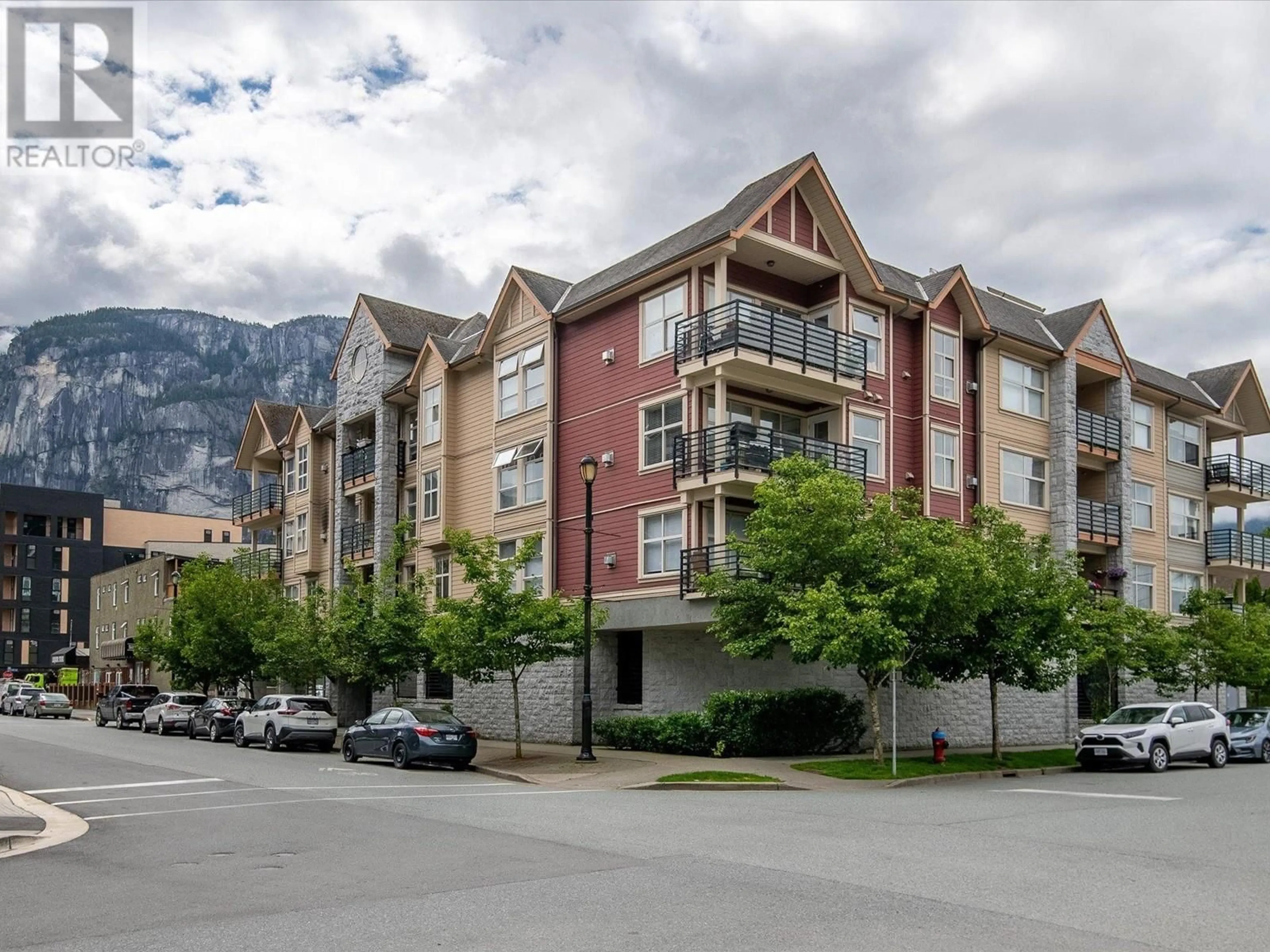 A pic from exterior of the house or condo, the view of mountain for 307 1310 VICTORIA STREET, Squamish British Columbia V8B0A9