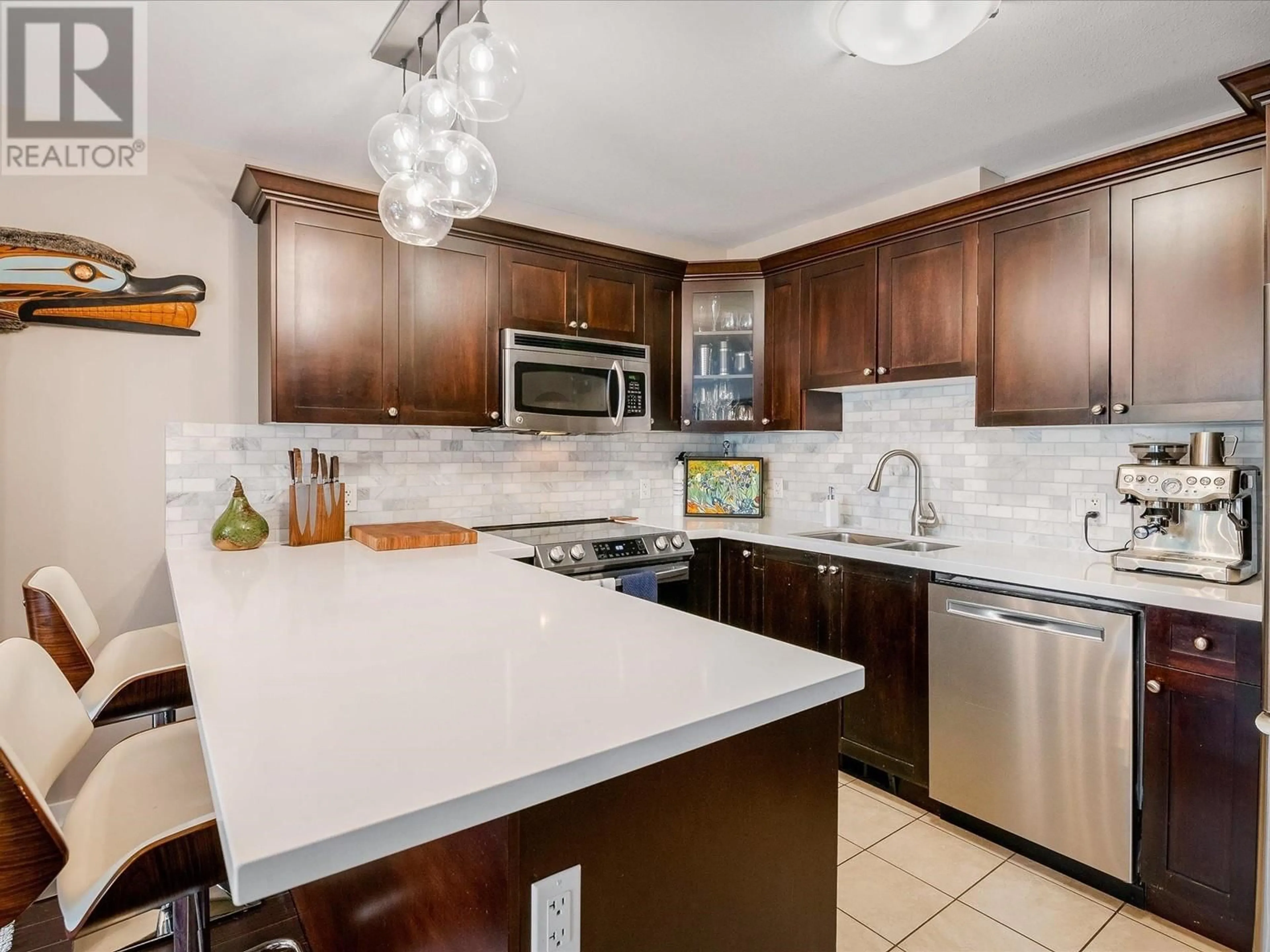 Open concept kitchen for 307 1310 VICTORIA STREET, Squamish British Columbia V8B0A9