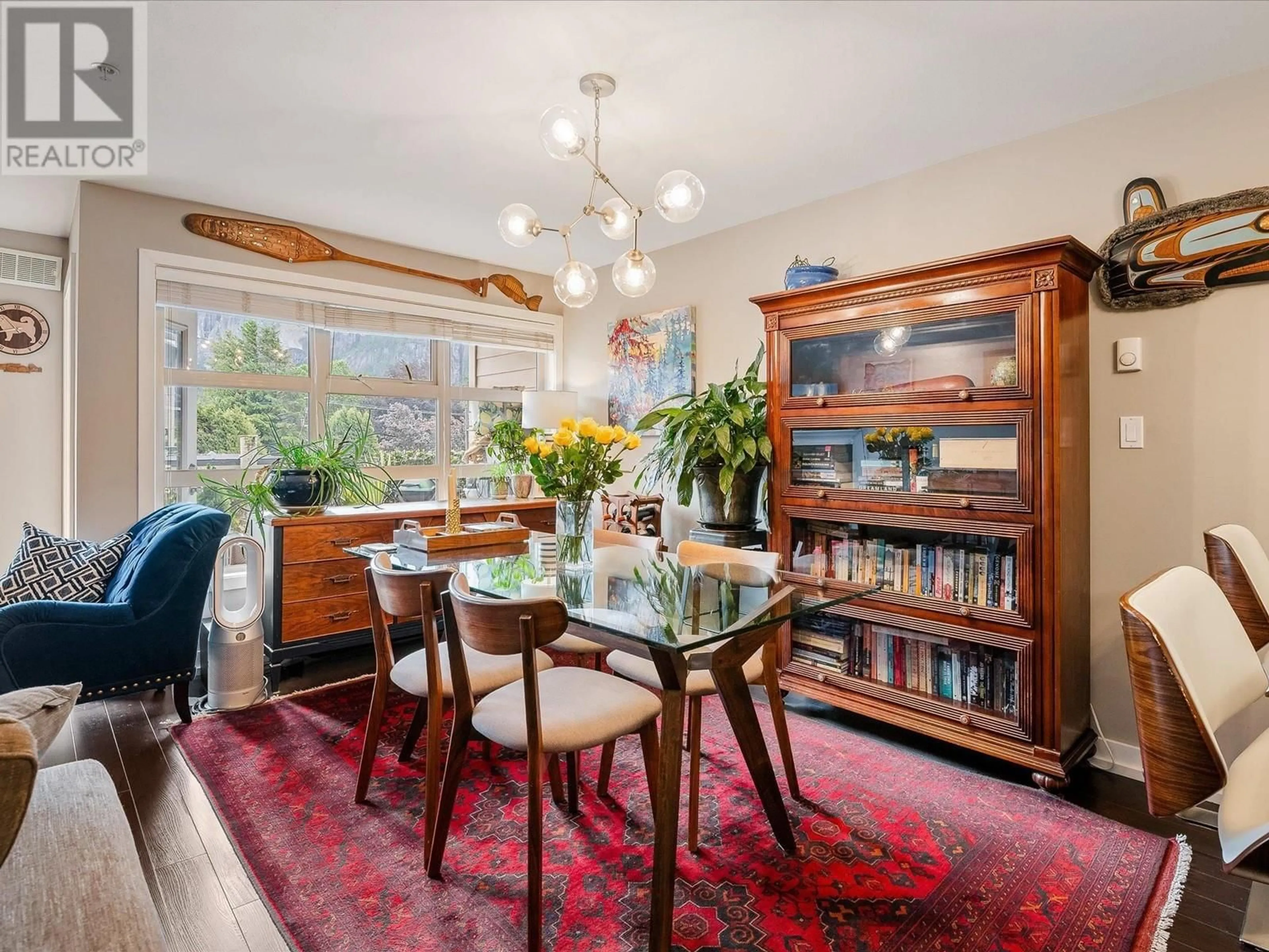 Dining room, wood floors, cottage for 307 1310 VICTORIA STREET, Squamish British Columbia V8B0A9