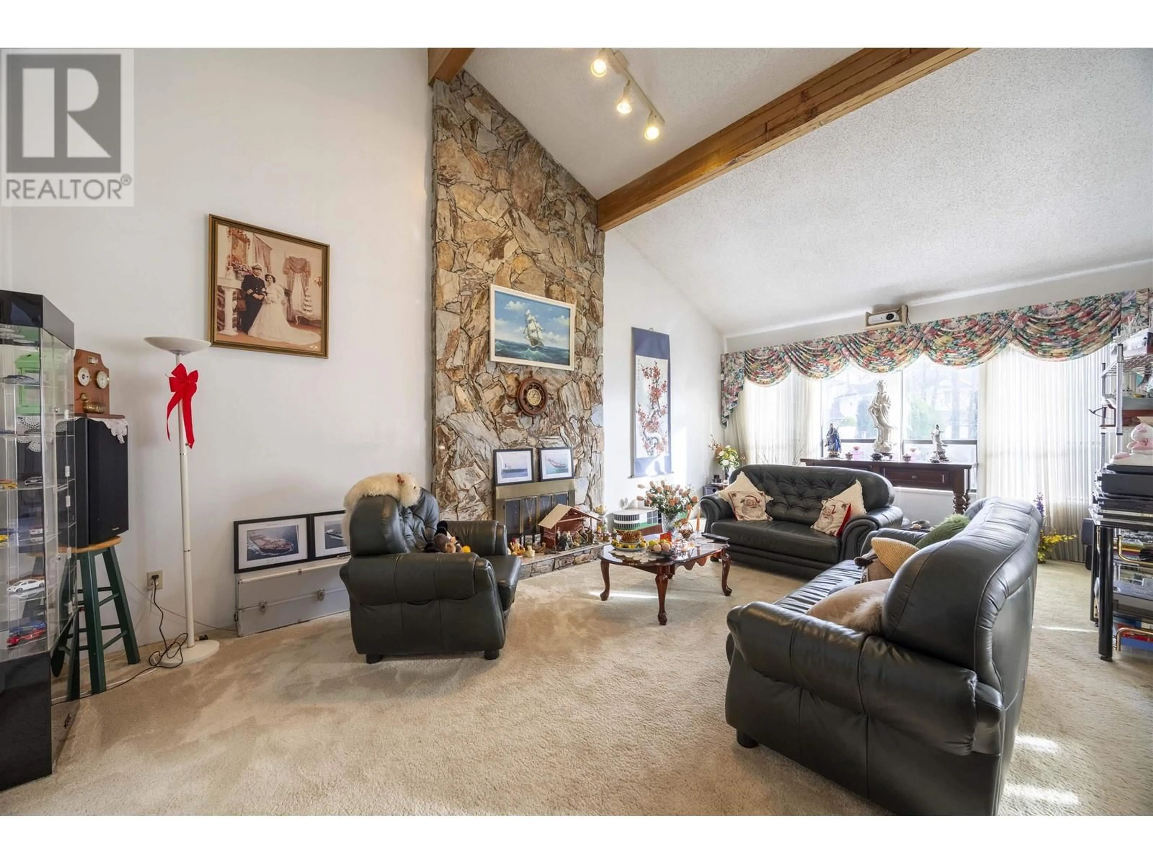 Living room, carpet floors for 10613 YARMISH DRIVE, Richmond British Columbia V7E5E6