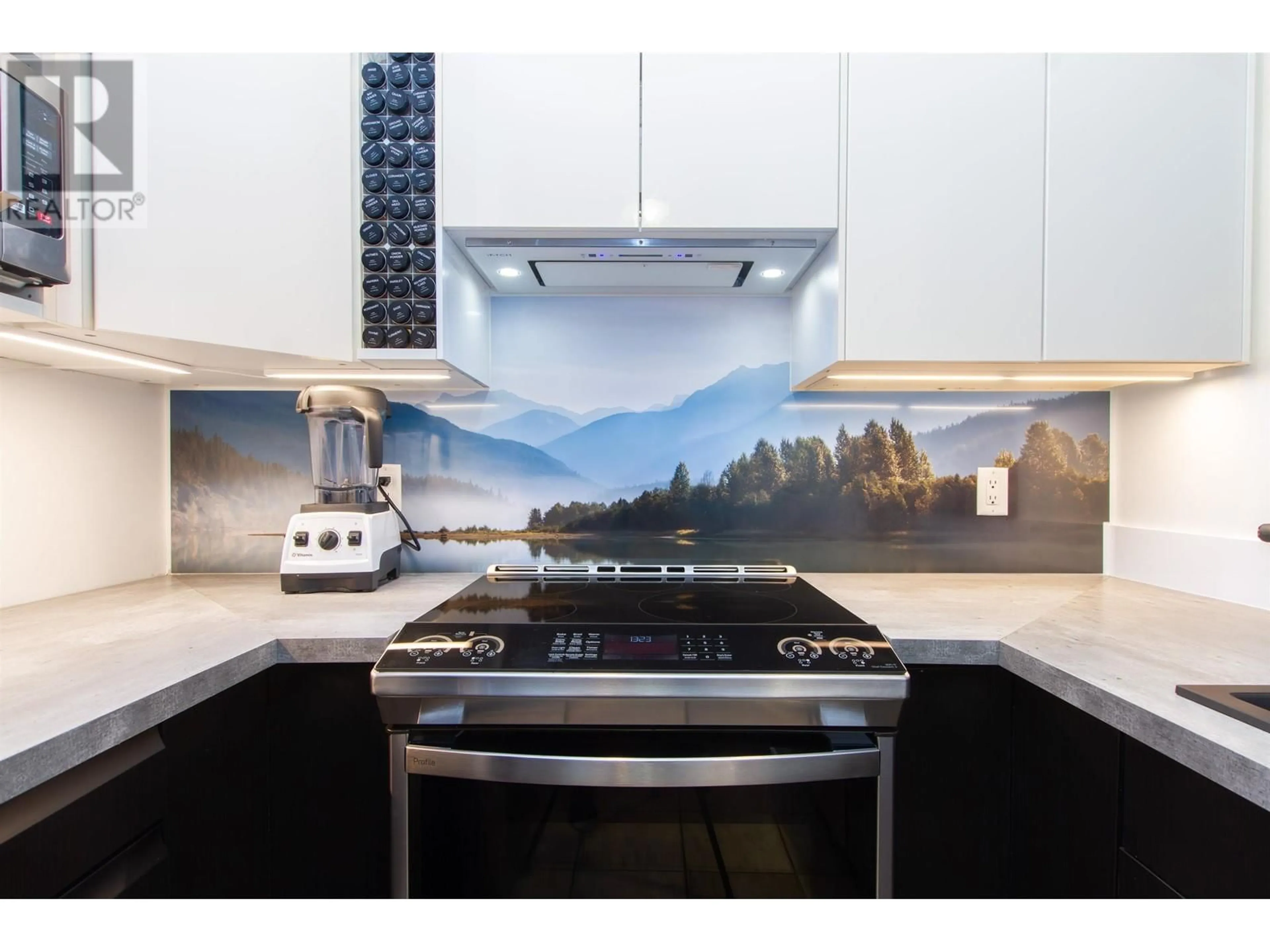 Contemporary kitchen, ceramic floors, mountain for 204 1436 PORTAGE ROAD, Pemberton British Columbia V0N2L1