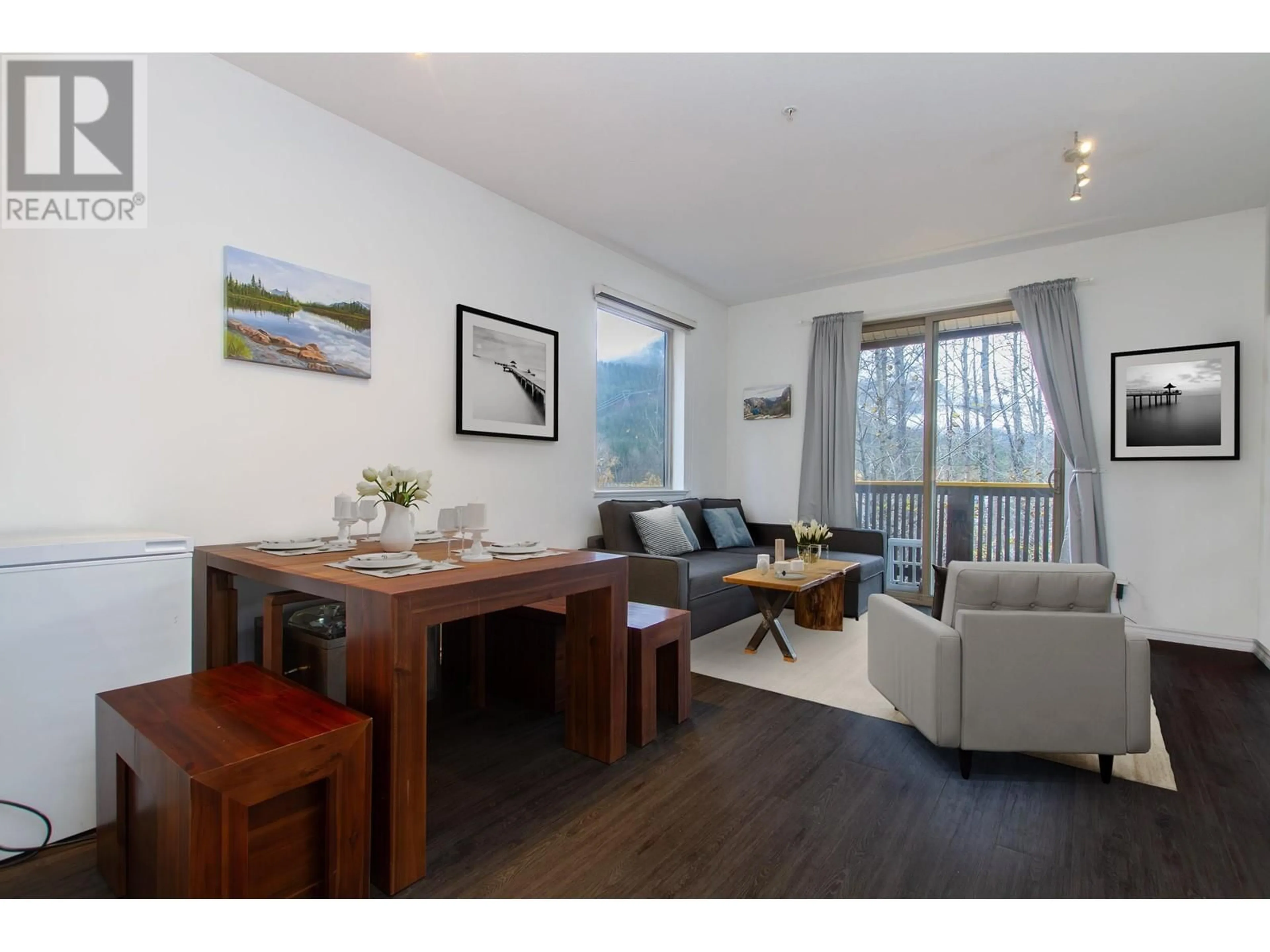 Living room, wood floors for 204 1436 PORTAGE ROAD, Pemberton British Columbia V0N2L1