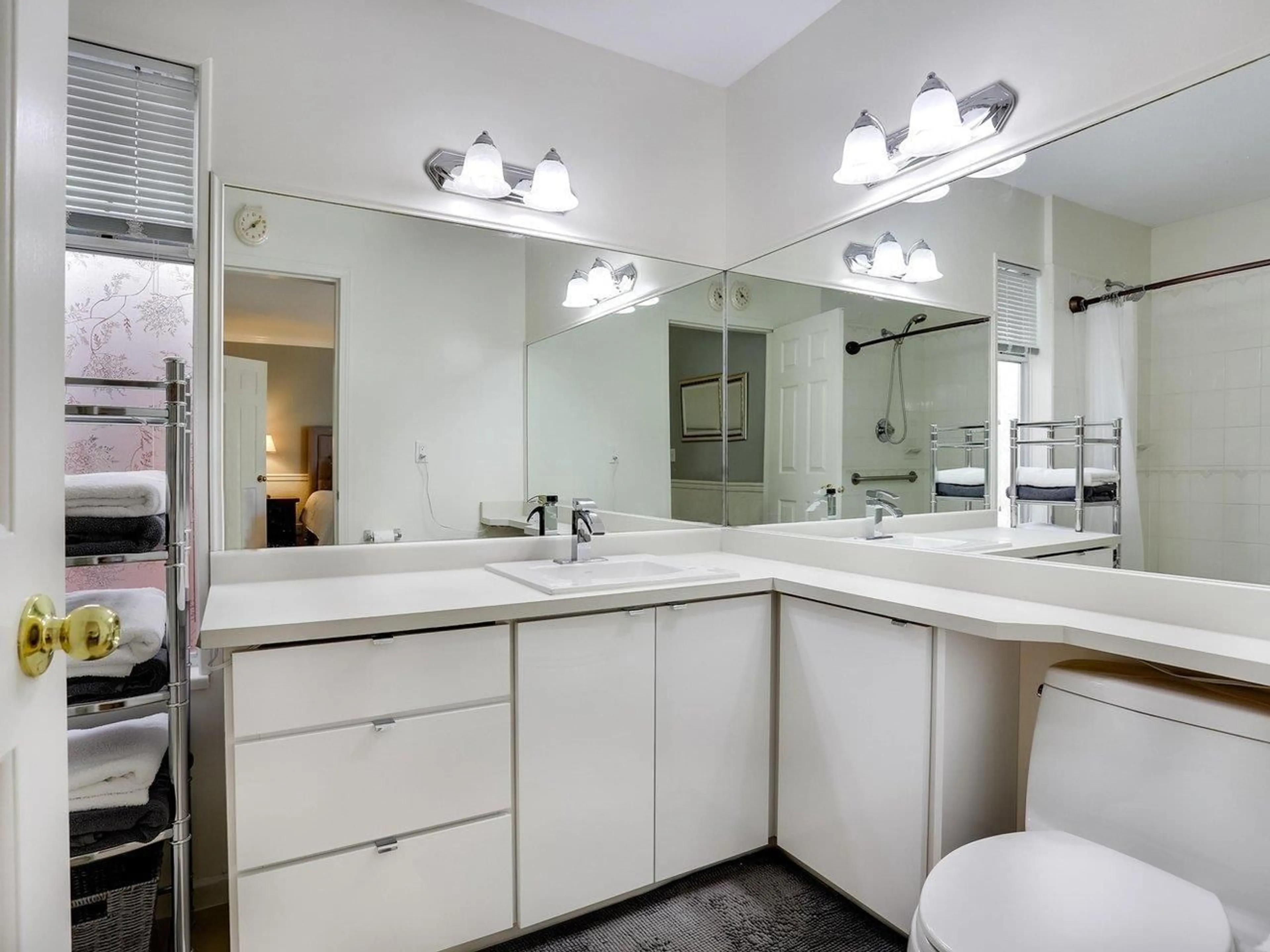 Bathroom, not visible floor for 820 164A STREET, Surrey British Columbia V4A9B8