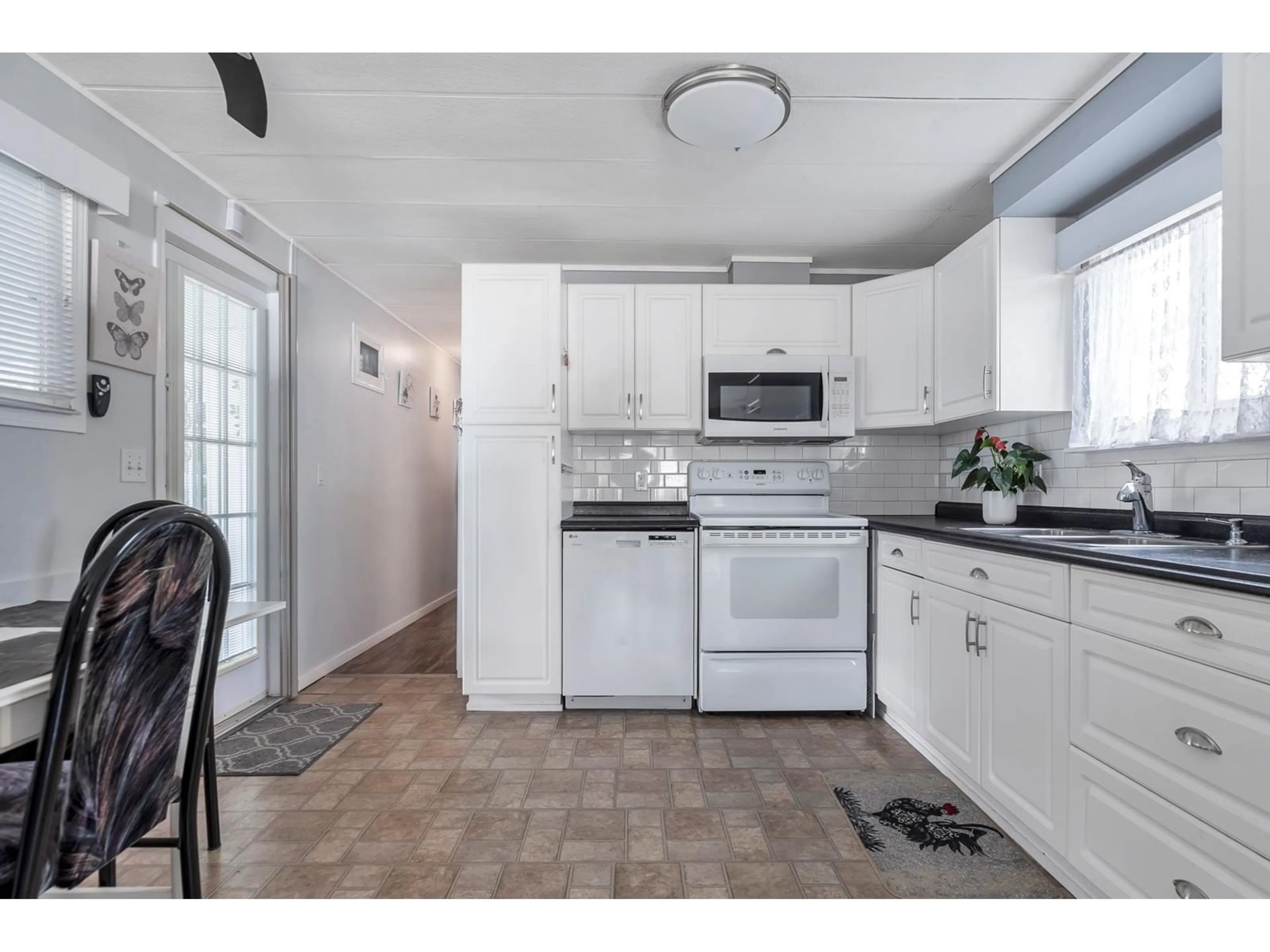 Standard kitchen, wood floors, cottage for 237 1840 160 STREET, Surrey British Columbia V4A4X4