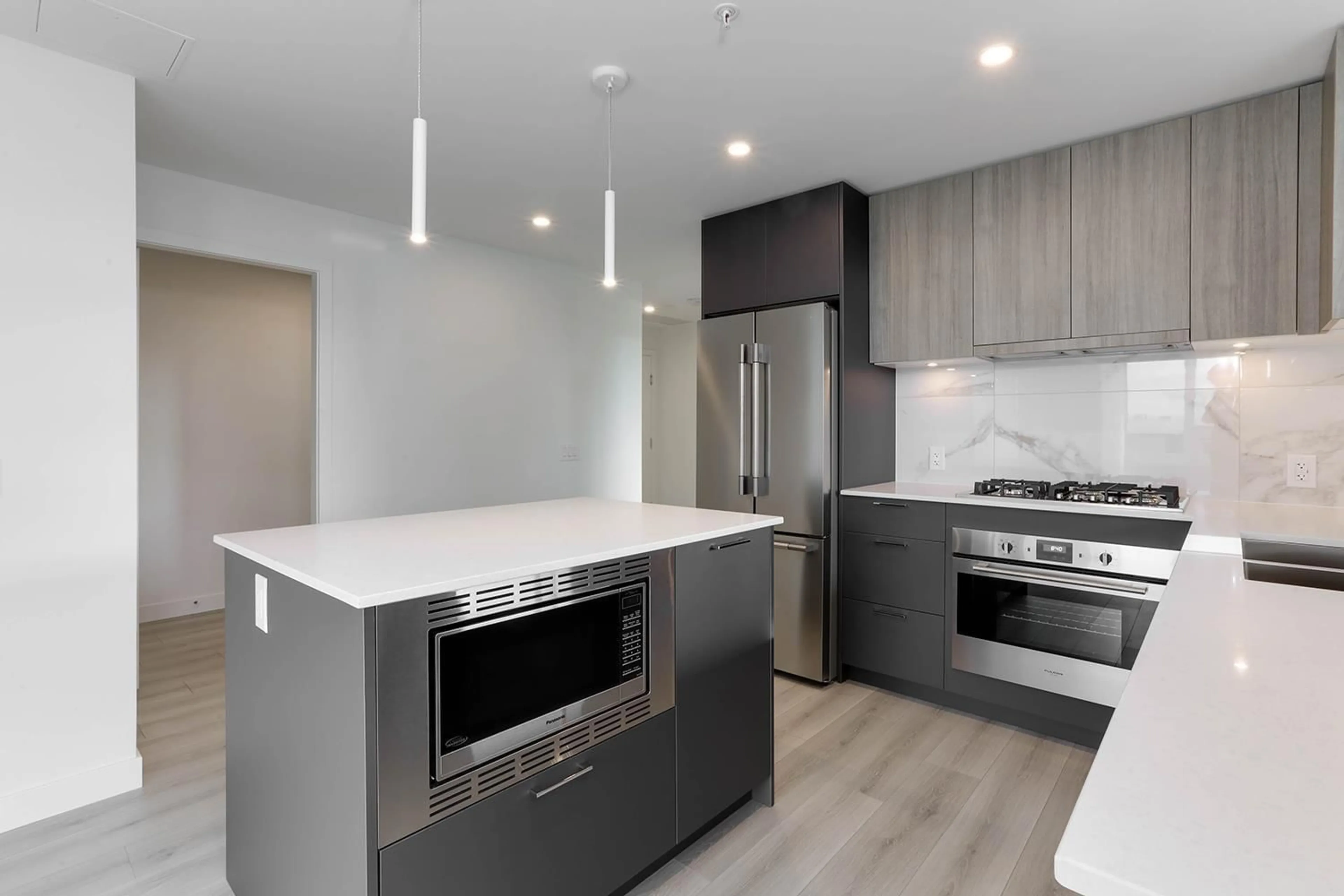 Contemporary kitchen, unknown for 301 - 20065 85, Langley British Columbia V2Y3Y4