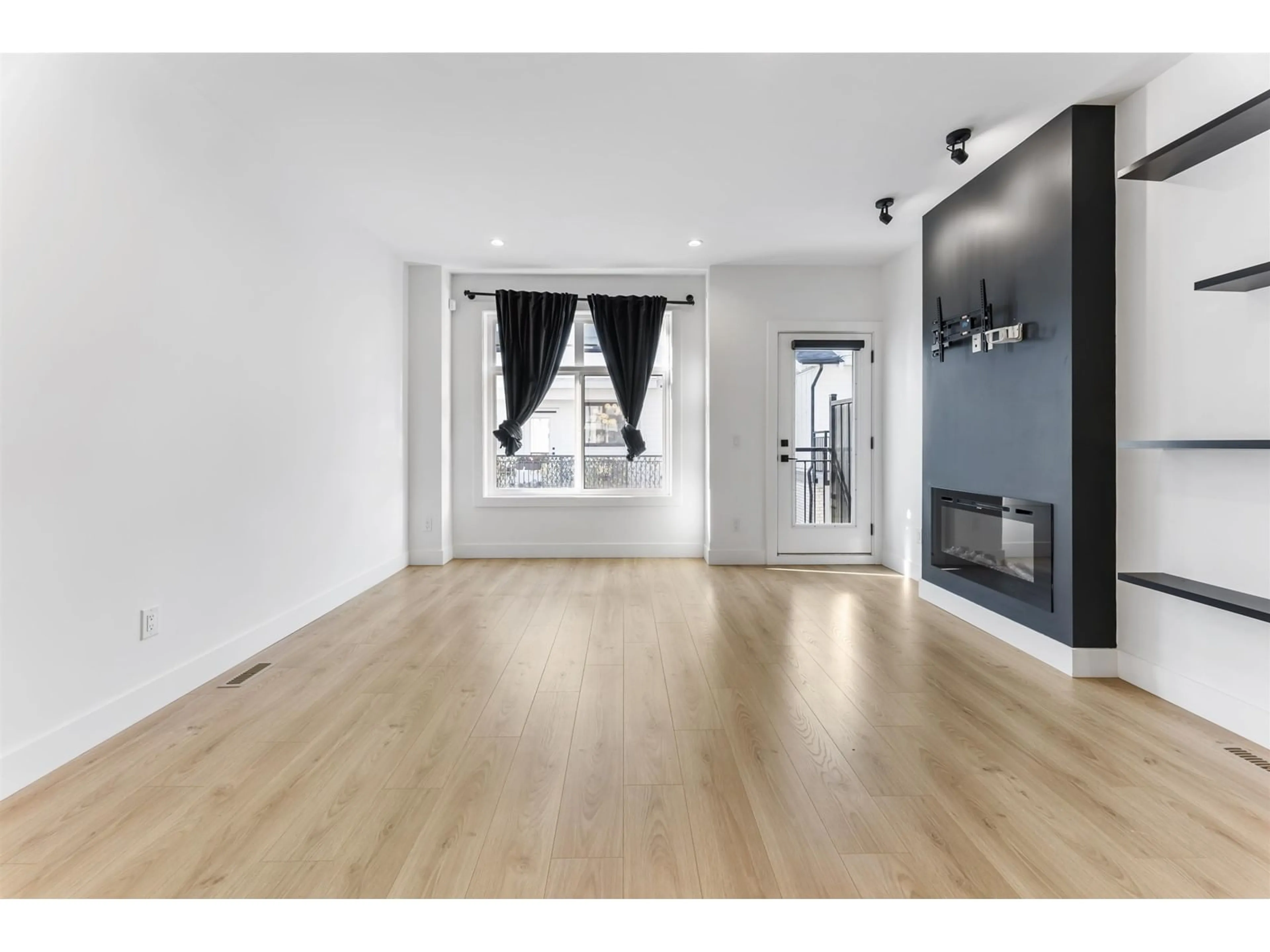 Other indoor space, wood floors for 48 16467 23A AVENUE, Surrey British Columbia V3Z1E9