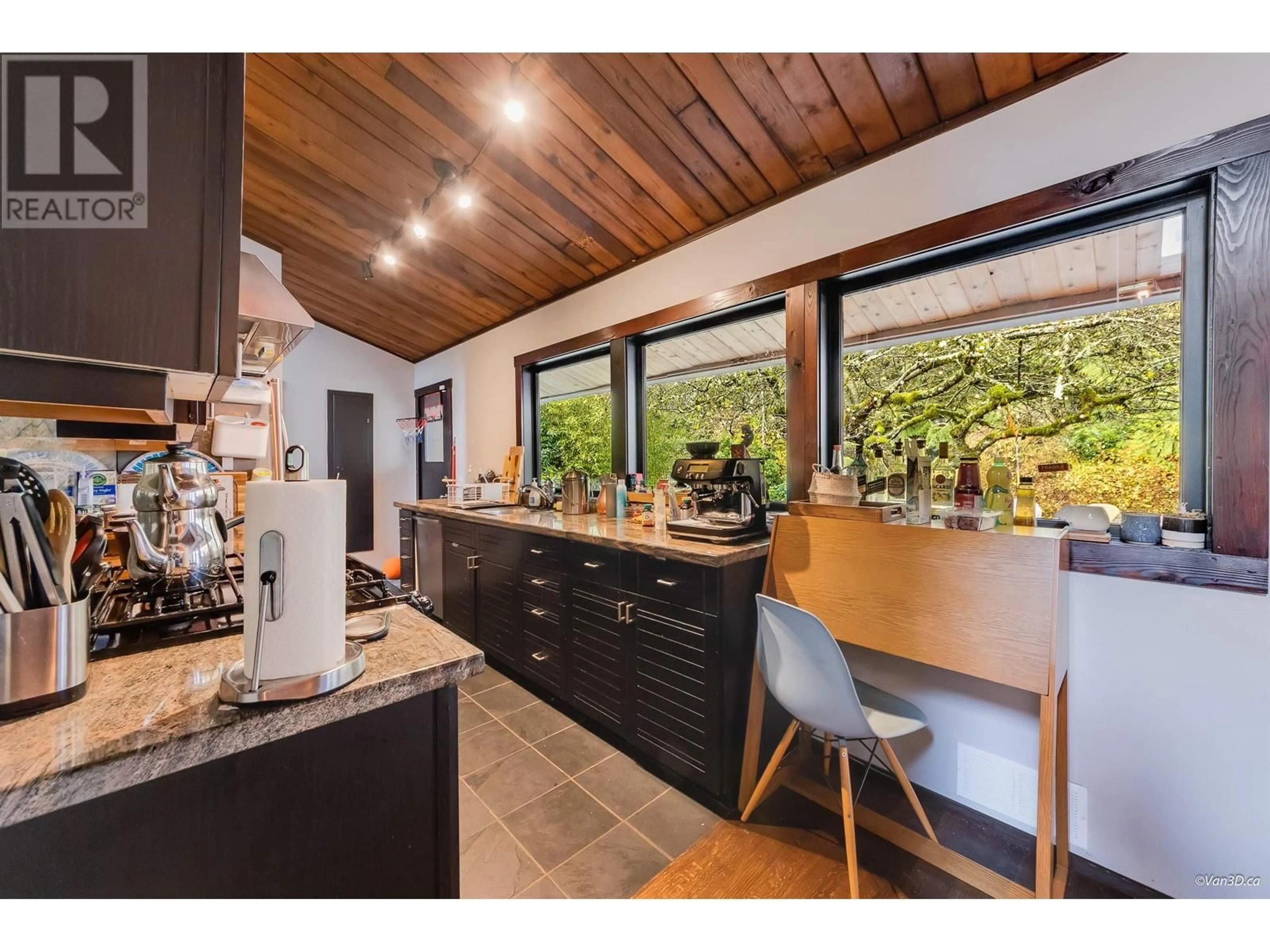 Open concept kitchen, unknown for 3929 SUNSET BOULEVARD, North Vancouver British Columbia V7R3Y4