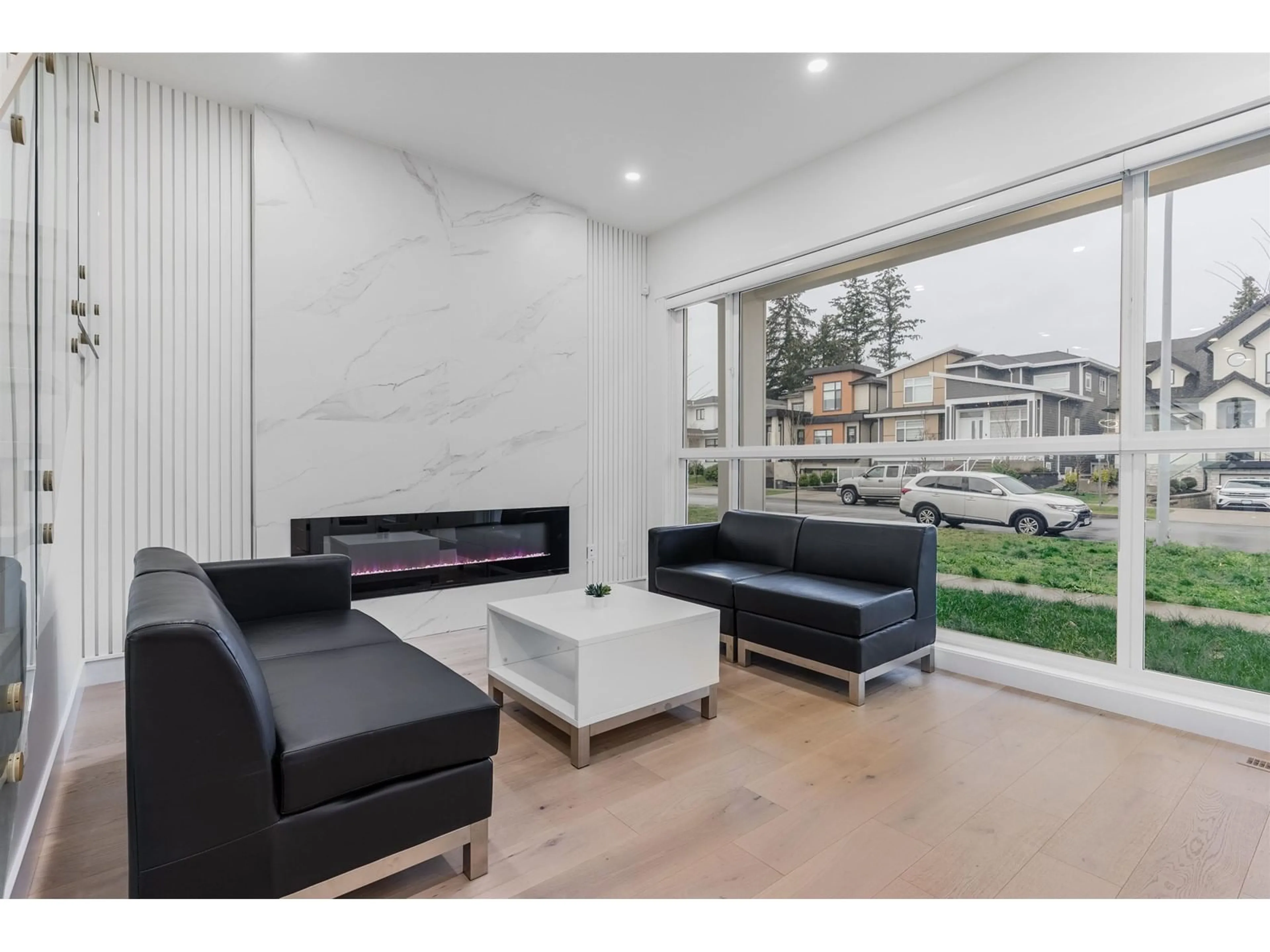 Living room with furniture, unknown for 16790 20A, Surrey British Columbia V3Z1H1
