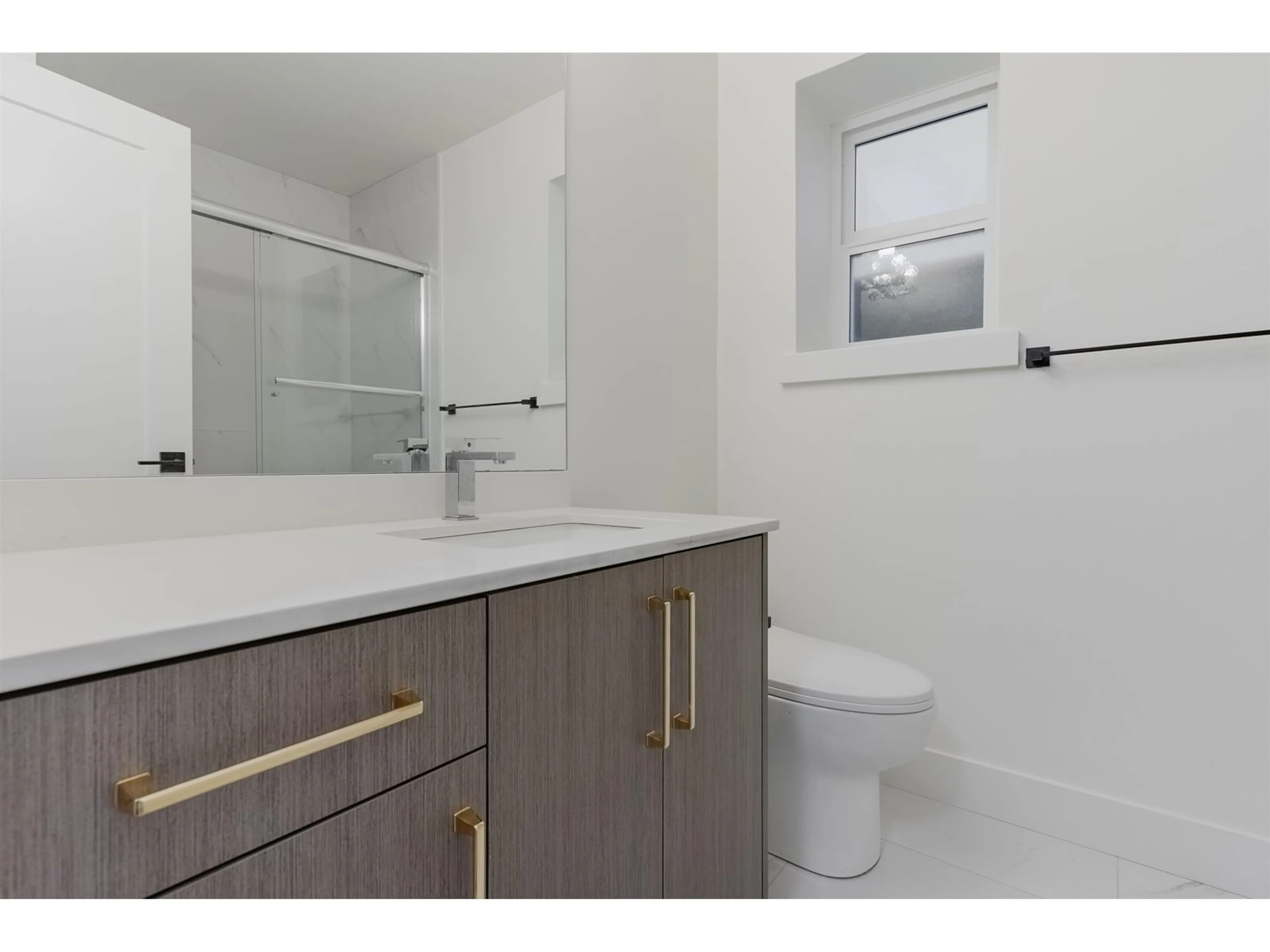 Standard bathroom, unknown for 16790 20A AVENUE, Surrey British Columbia V3Z1H1